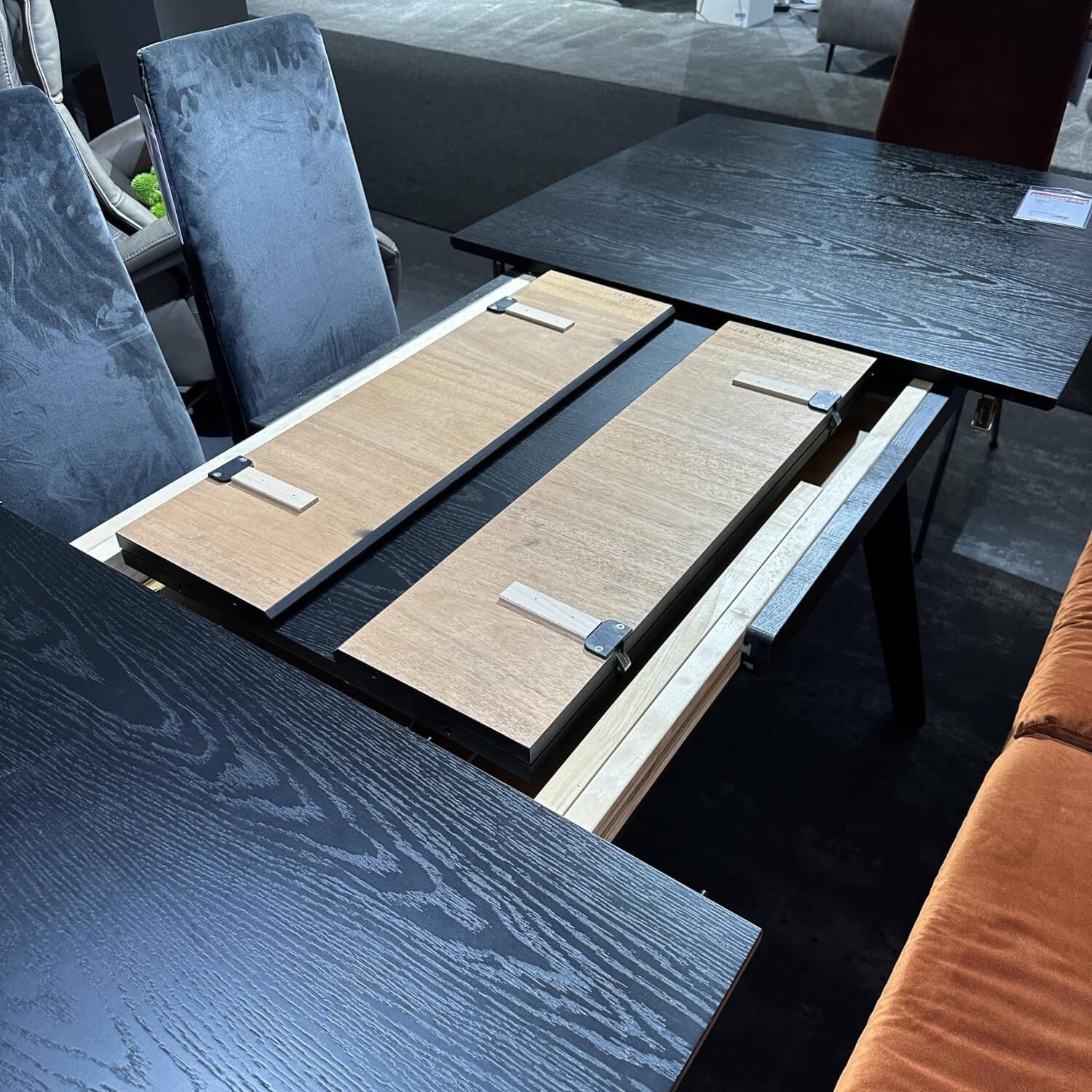 Stressless - Essgruppe Mit Tisch Toscana Eiche Schwarz Mit 4 Stühlen Und Dining Sofa In Stoff Grace Rust Orange Und Dark Grey Dunkelgrau - 3