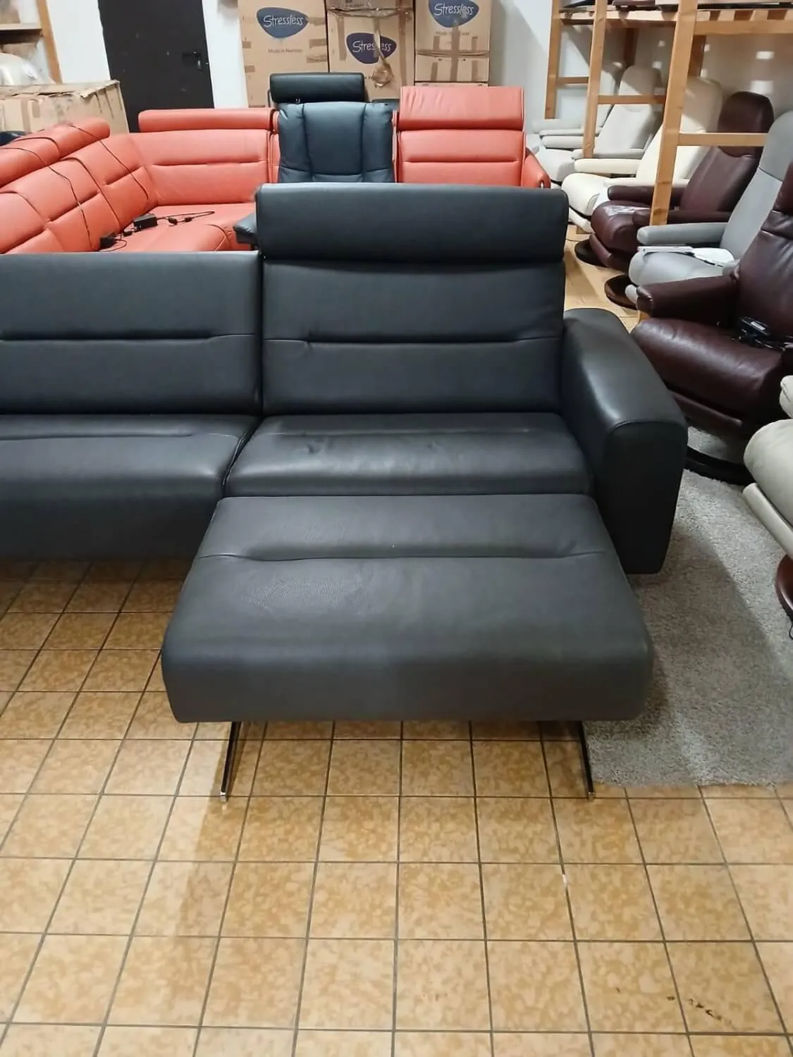 Stressless - Ecksofa Stella Leder Noblesse Grey Dunkelgrau Fuß Metallkufe Chrom Mit Breite Armteile Inkl. Hocker Und 2 Kopfstützen - 3