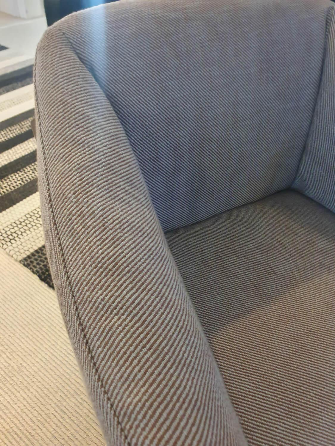 Cassina - Armlehnstuhl Cotone Stoff 13F935 Hellblau Braun Gestell Aluminium Eloxiert Grau Blau Matt - 4