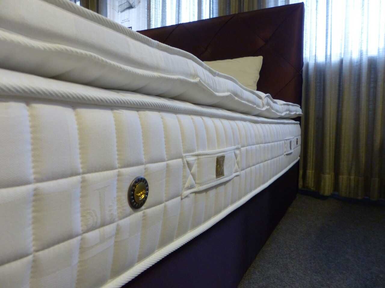 Treca Interiors - Boxspringbett Chloe Stoff Braun - 3
