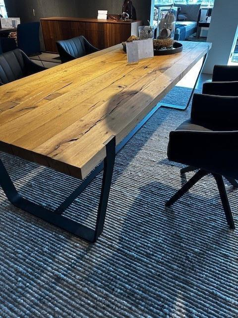 Janua - Esstisch Clamp BB11 Platte Eiche Altholz Geölt Gestell Stahl Tiefschwarz Pulverbeschichtet - 2