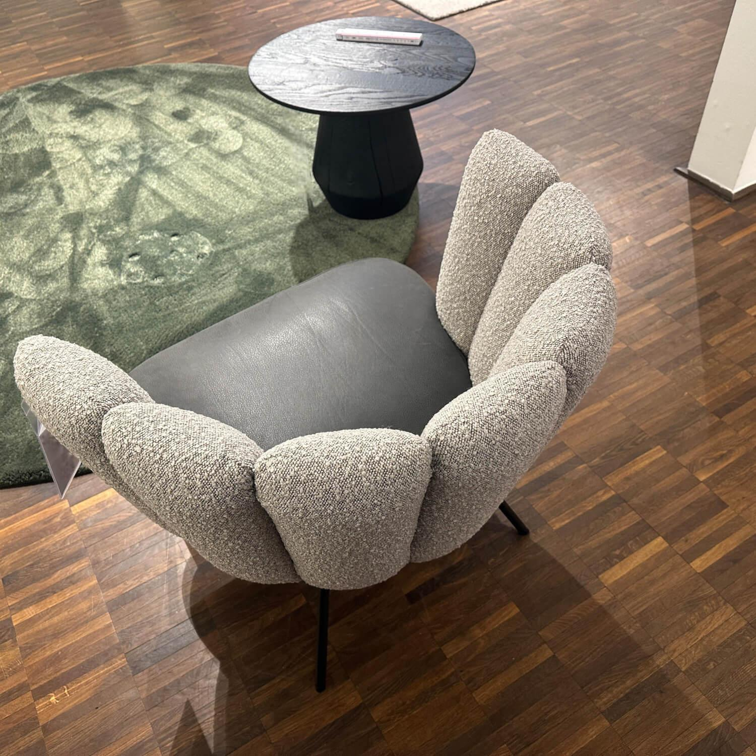 KFF - Sessel Gaia Lounge Sitz Leder Rawhide Schwarz Rücken Stoff Ascot Toffee Beige Gestell Metall Schwarz - 5