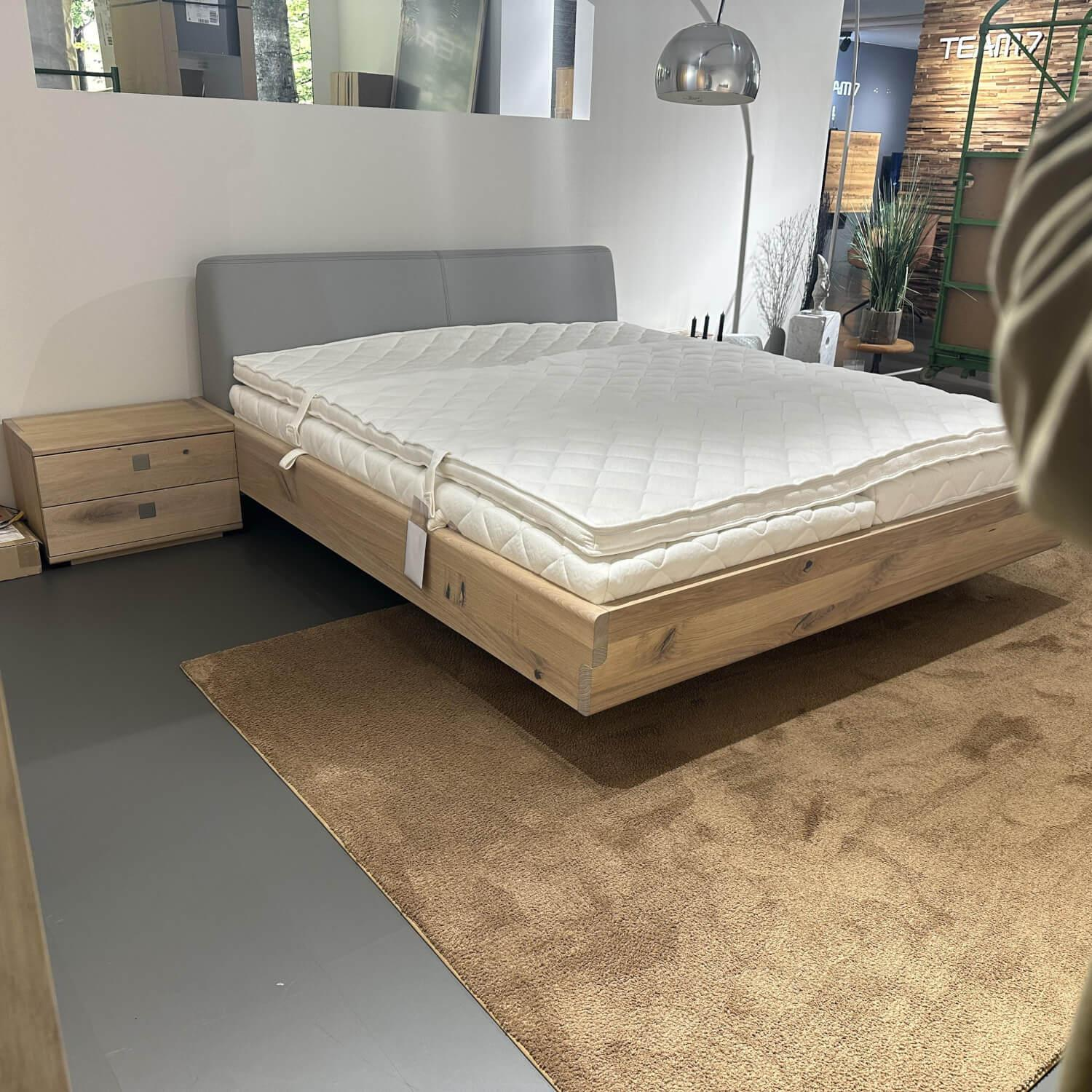 Team 7 - Bett Nox Wildeiche Weißöl Kopfteil Leder 71667 Hellgrau Inklusive Nachkästchen Und Matratzen - 6