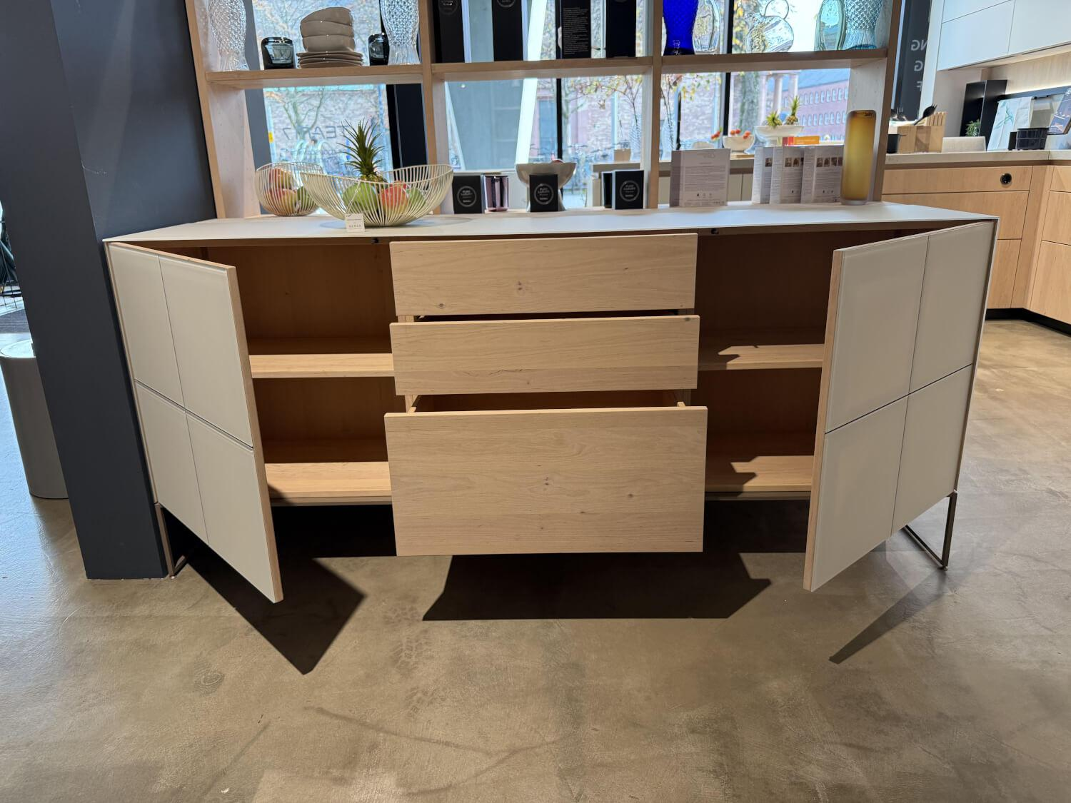 Team 7 - Anrichte Cubus Pure Erle Weißöl Glas Naturweiß Matt Gstell Erdbraun - 3