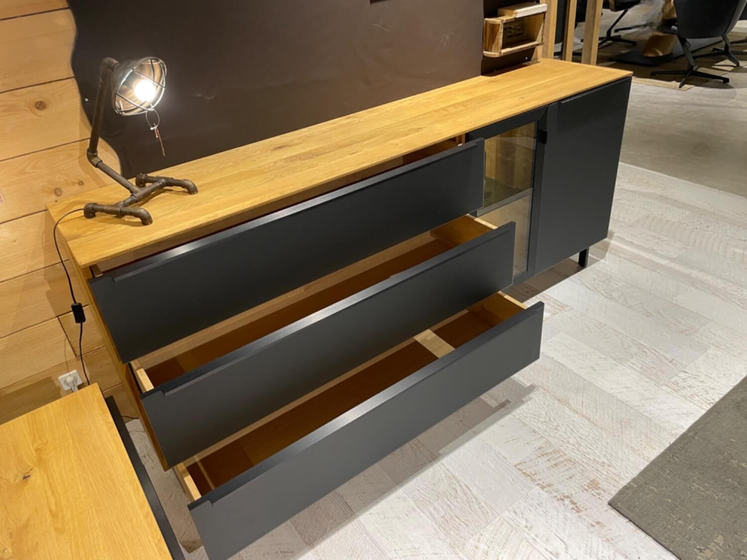 WK Wohnen - Sideboard WK 490 Baristo Asteiche Massiv Natur Belassen Geölt Front Farbglas Anthrazit Mit LED Beleuchtung - 9