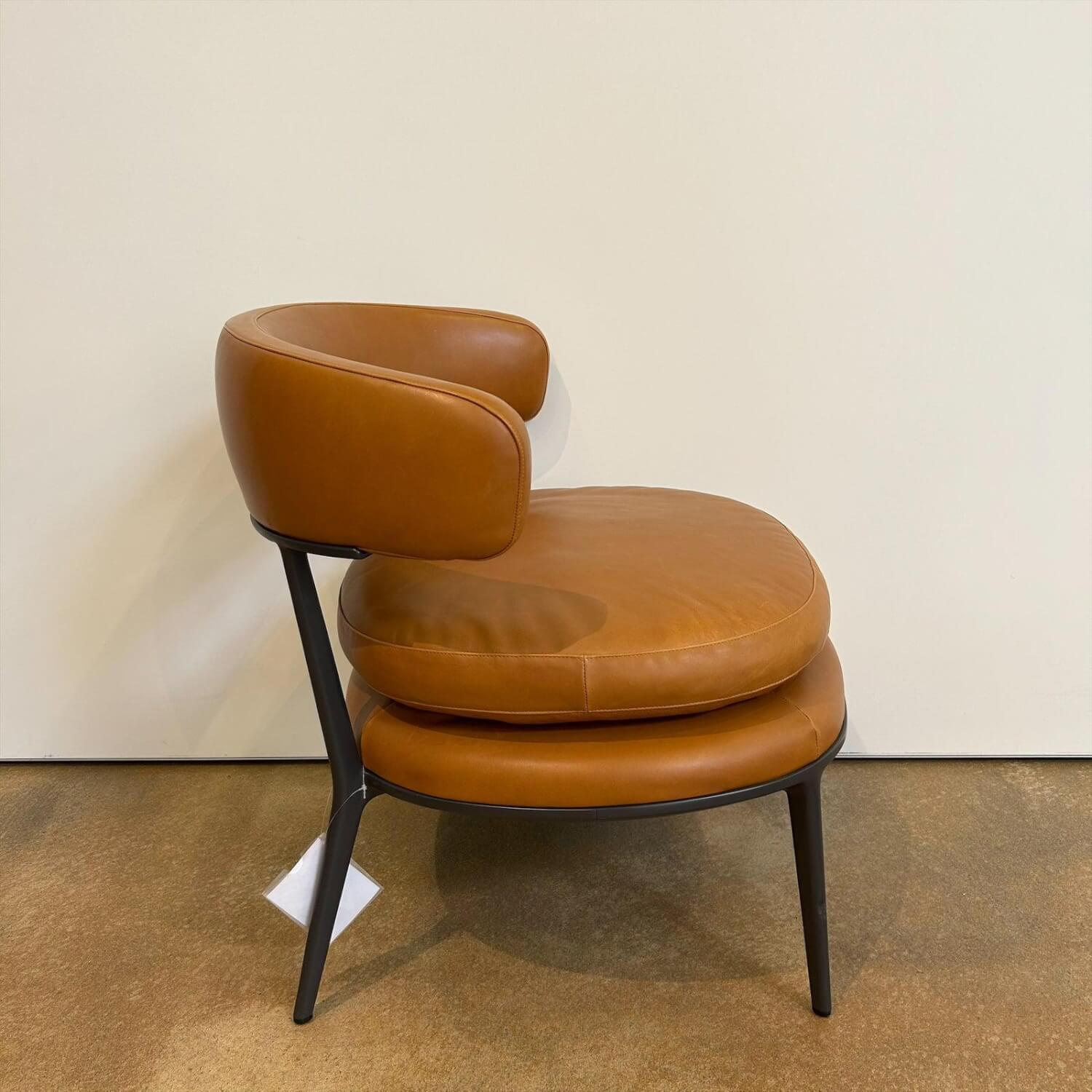 B&B Italia - Sessel Caratos Leder KR357 Kora Cognac Braun Gestell Metall Graphit Lackiert Inklusive Hocker - 6