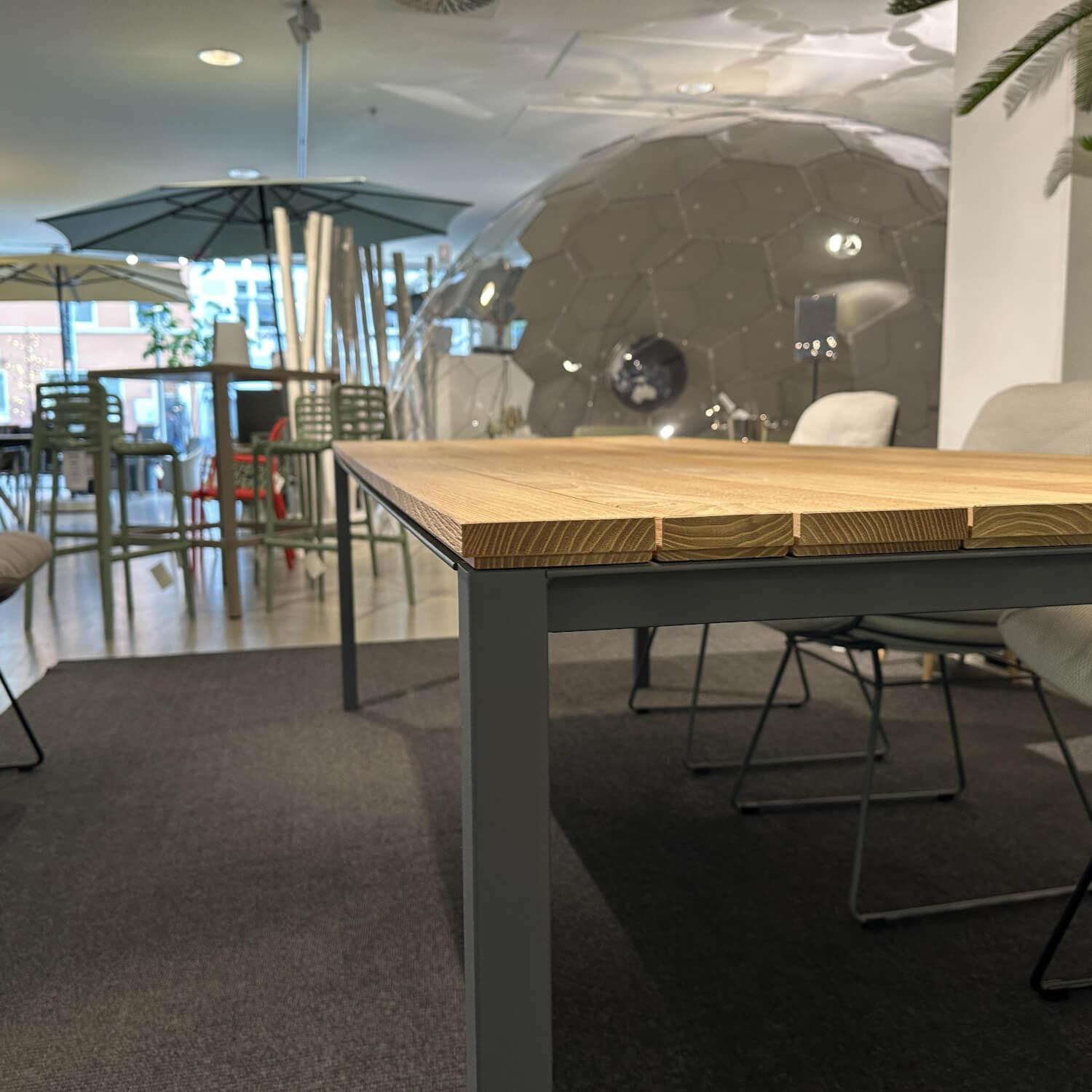 Janua - Outdoortisch S600 Platte Akazie Gestell Schiefergrau Schwarz Pulverbeschichtet - 6