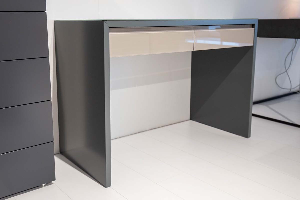 Cramer Holzmanufaktur - Schminktisch Arcum Korpus Mattlack Basaltgrau Schübe Glas Crea Stone - 2