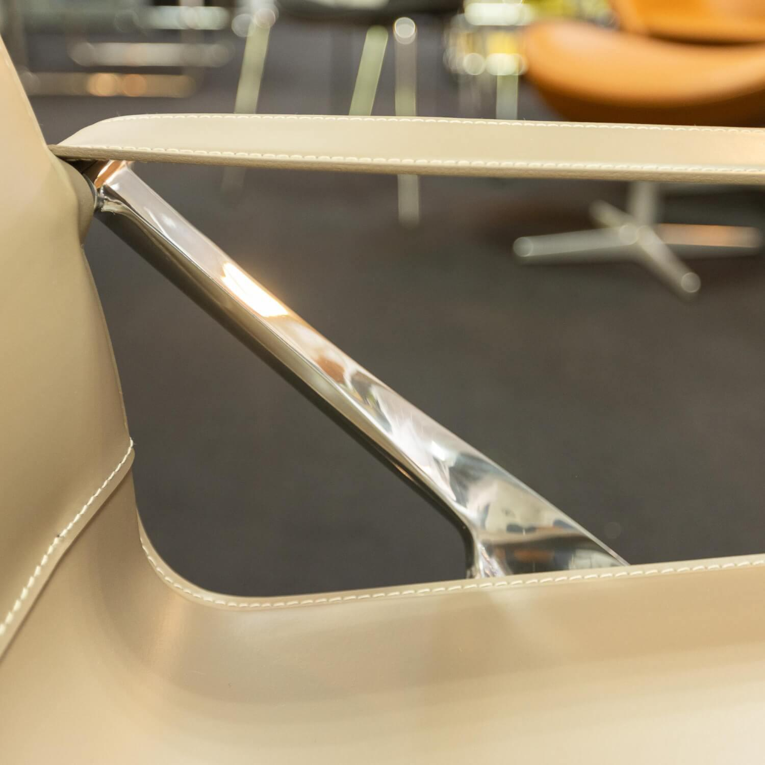 B&B Italia - Sessel Beverly 14  Kernleder Tortora 1121280 Rahmen Aluminium - 11