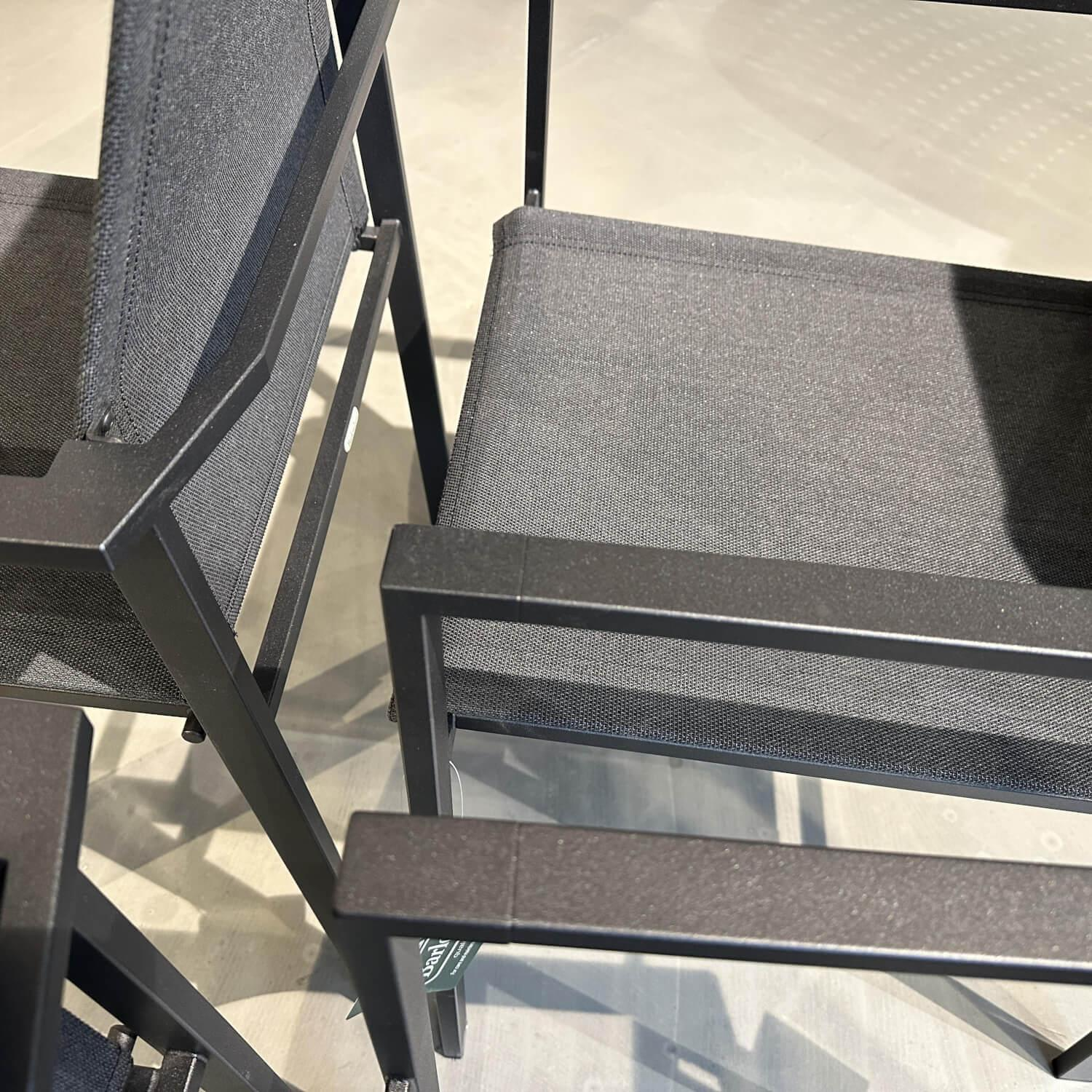 Barlow Tyrie - 4er-Set Stapelstuhl Mercury Bespannung Sunbrella Sling Charcoal Schwarz Gestell Edelstahl Graphite Carbon Schwarz - 3