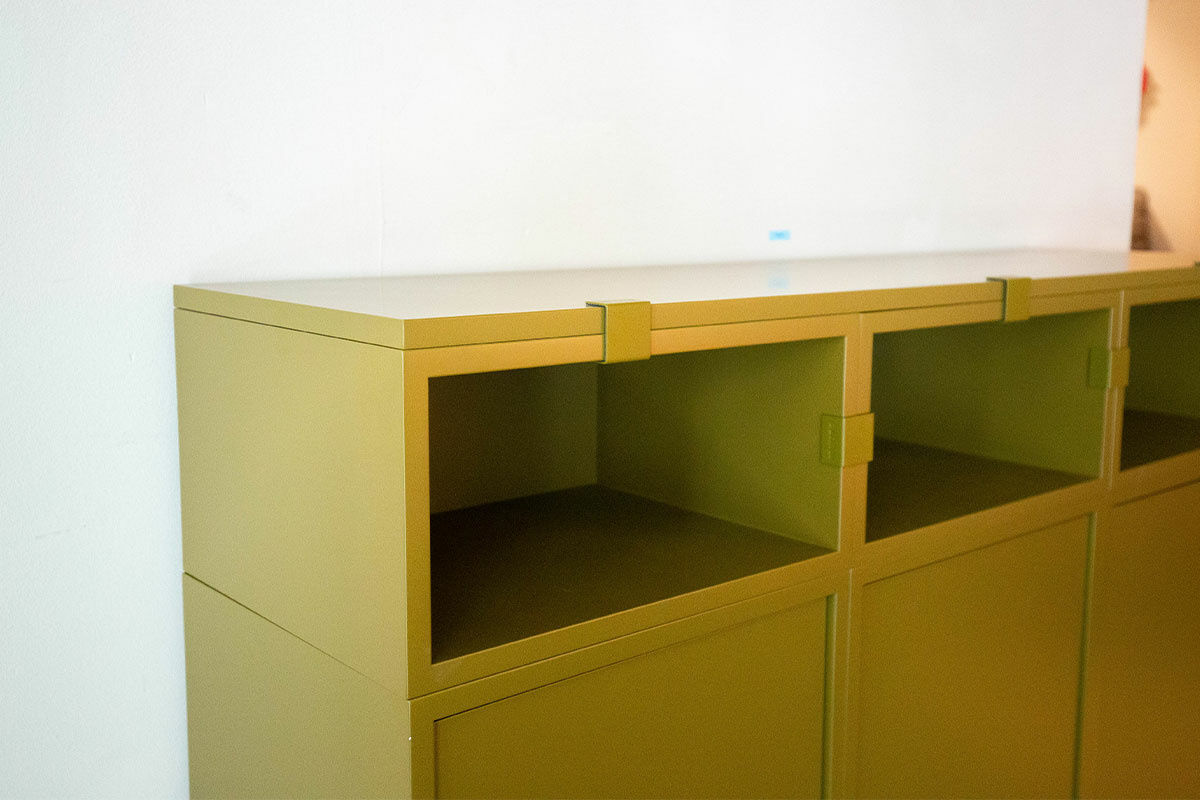 Muuto - Sideboard Stacked Olivgrün Gestell Stahl Pulverbeschichtet Weiß - 6