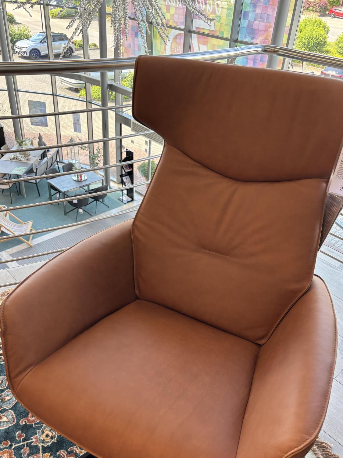 Raum.Freunde - Sessel Helge Leder Reno 204 Cognac Braun Gestell Metall Vision Schwarz Inklusive Hocker - 4