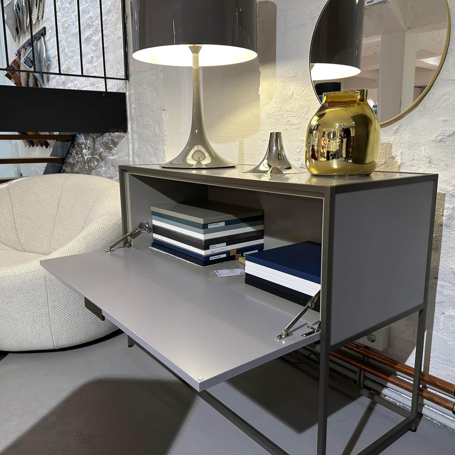 Ligne Roset - Konsole Dita Korpus Holz Lack Gris Platine Grau Gestell Metall Bronzeeloxiert - 4