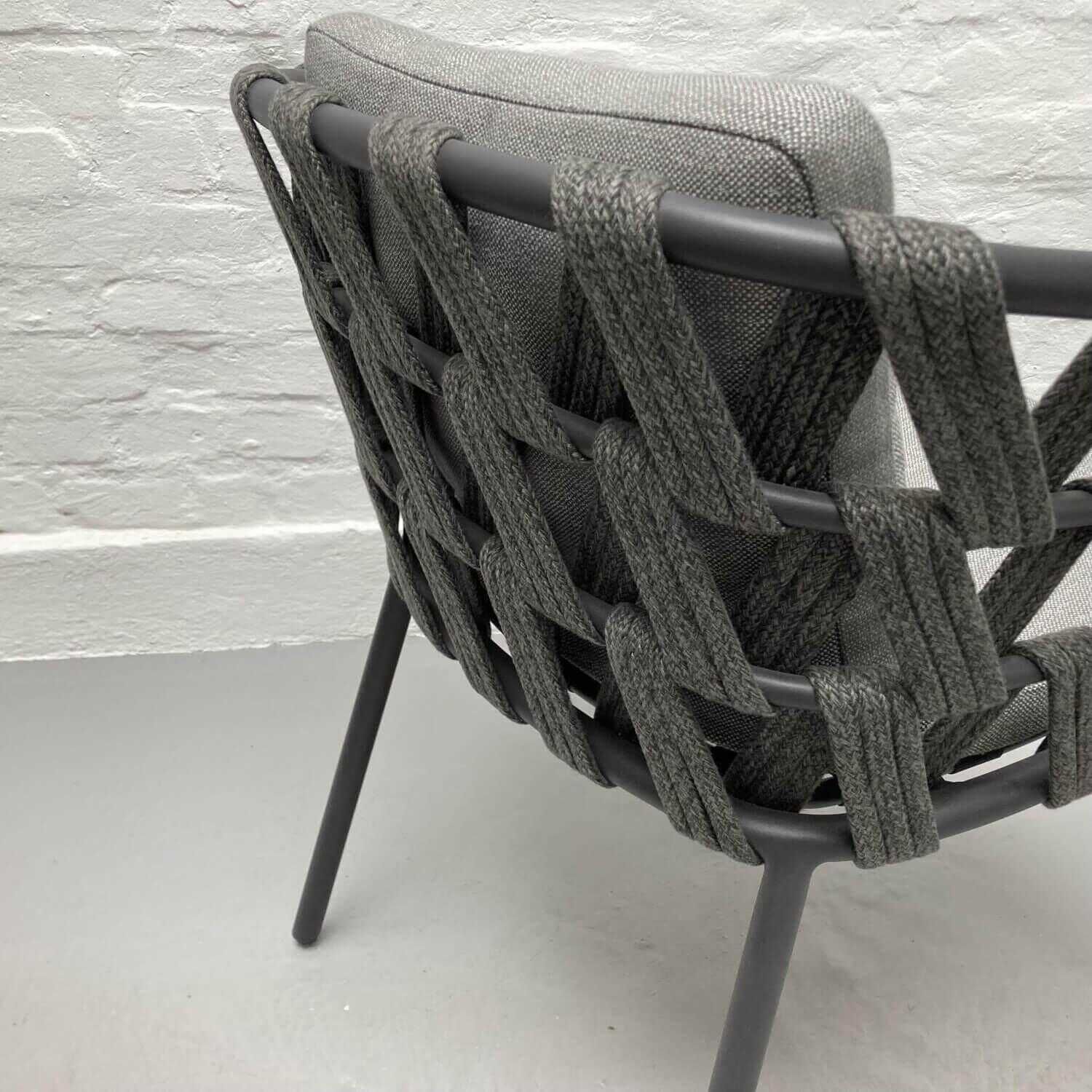 Stuhl Leo Dining Chair Lava mit Sitz- und Rückenkissen Stoff Savanne Zink