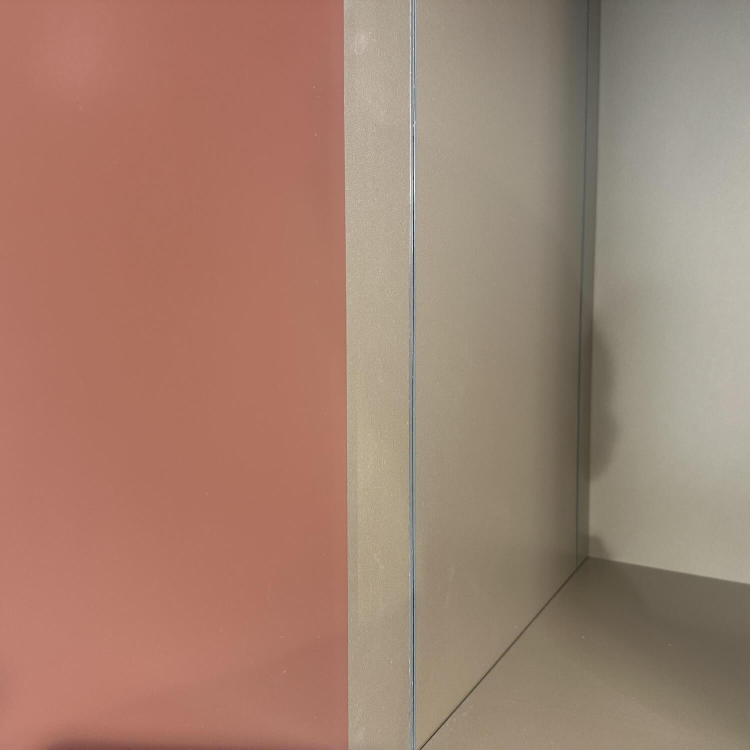 Interlübke - Kleiderschrank Collect Plus Außen Lack Matt Burgund M41 Rot Innen Lack Bronze Metallic M10 Inkl. Beleuchtung - 4