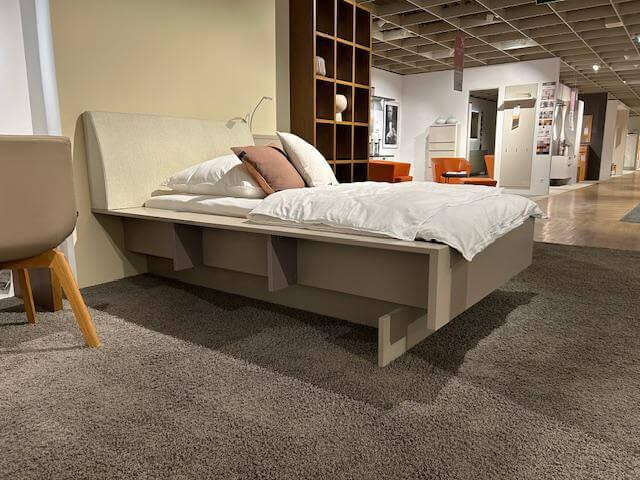 Rietberger Möbelwerke - Bett mit Anbauregal Skara Schlafen Lack Cashmere (R4) - 2