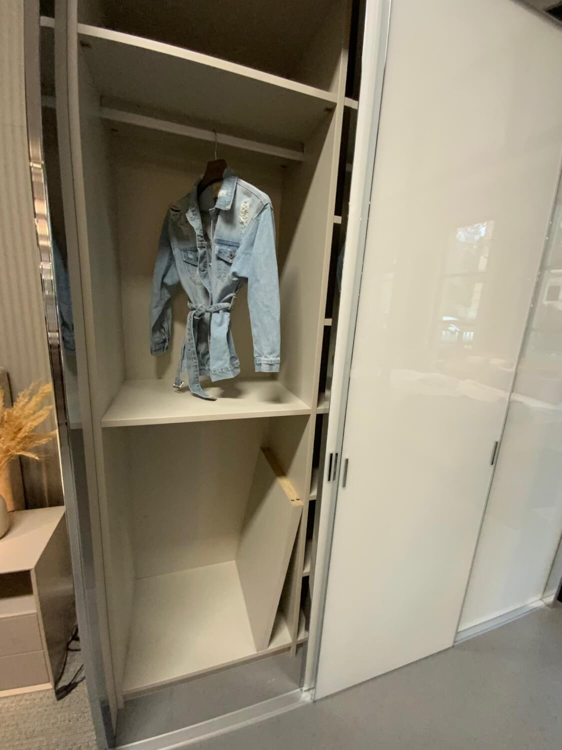 Eigene Herstellung - MARKE Cabinet ANLEGEN // Einbauschrank Front Plano Chrom Glas Superweiß Weiß Glänzend Innen Struktur Satingrau Grau - 8