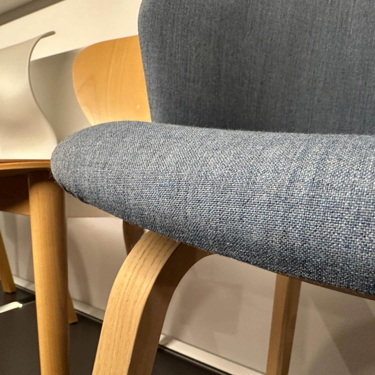 Arco - Stuhl Close 2B Stoff Kvadrat Remix 733 Blau Gestell Furnier Eiche Weiß Geölt - 5