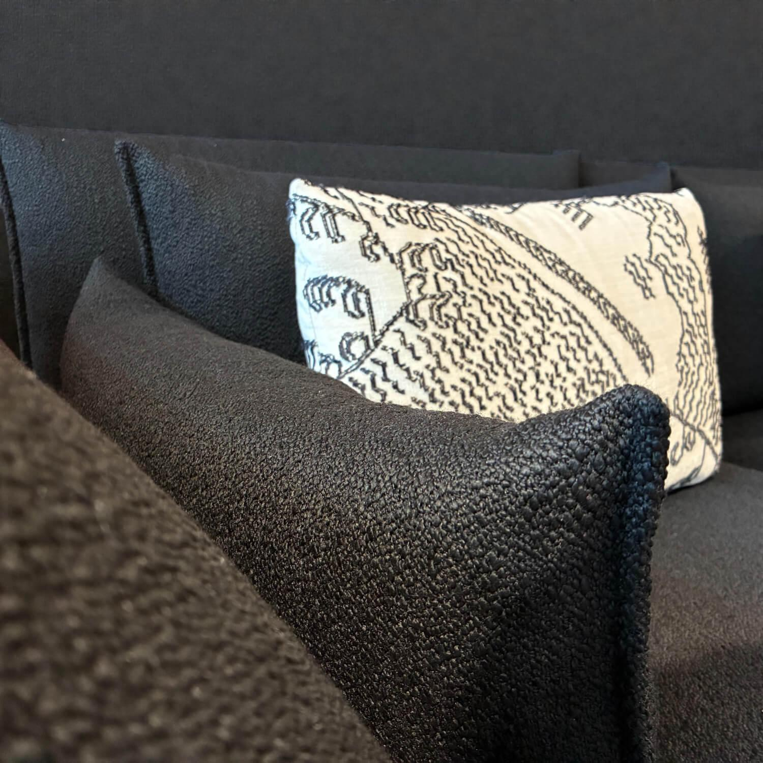 Vitra - Einzelsofa Mariposa Stoff Helia 193 Schwarz Gestell Metall Mit Hocker Mariposa Large Tiger Mountain 01 Graphit Beige Schwarz - 4