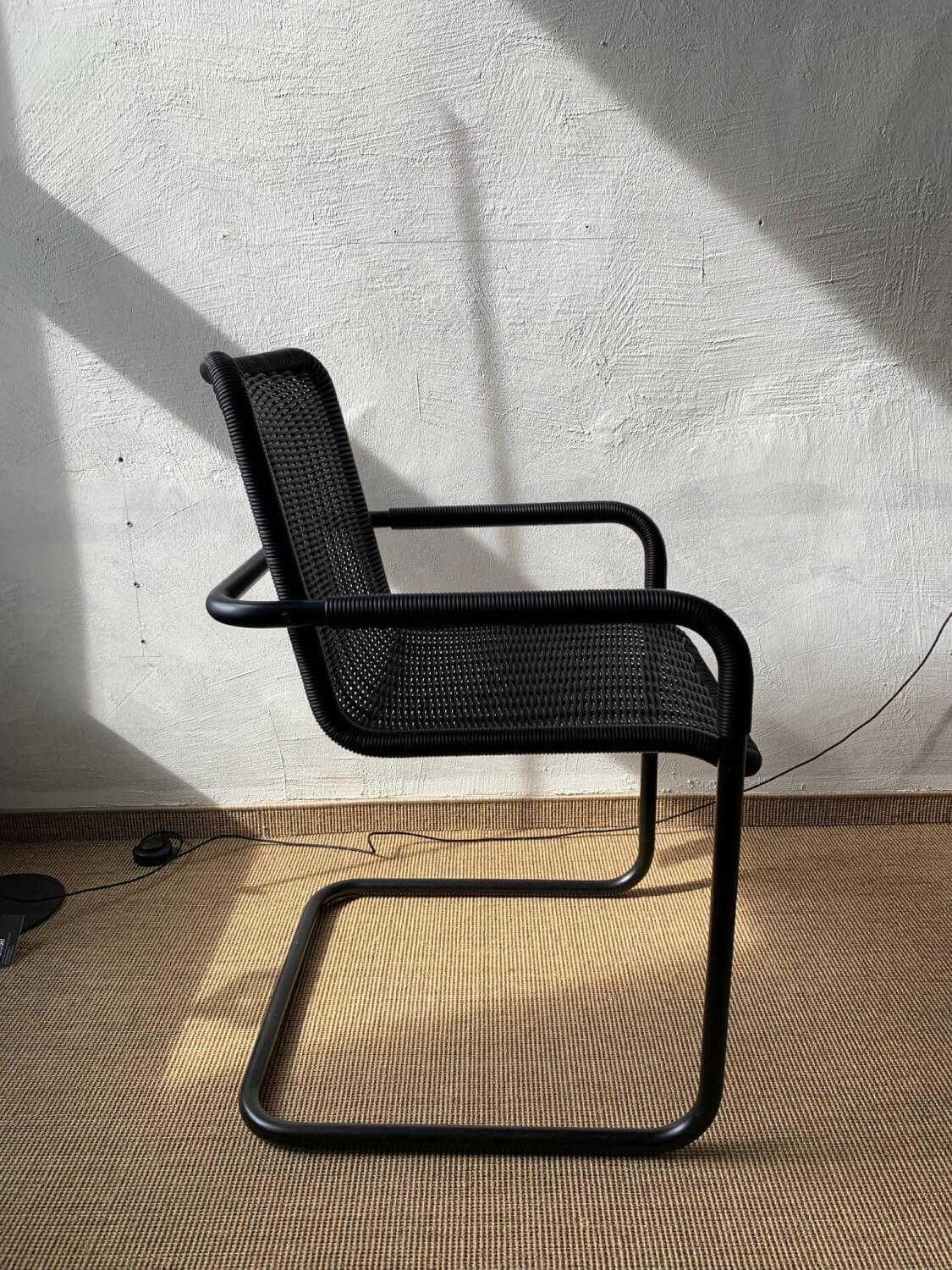 Tecta - Freischwinger Armlehnstuhl D41 Schwarz Stahlgestell Pulverbeschichtet - 3