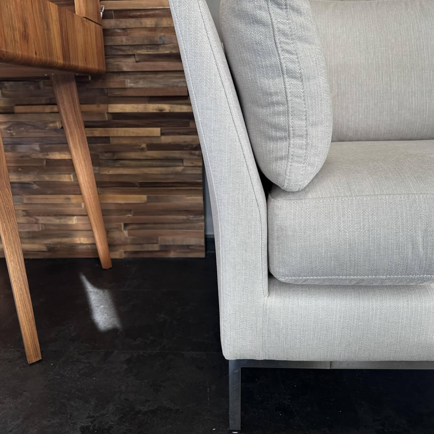 IP Design - Sofa John Edwards 8 Stoff Noah IP1744 272 Beige Sockel Metall Glanz Inklusive Armkissen - 4