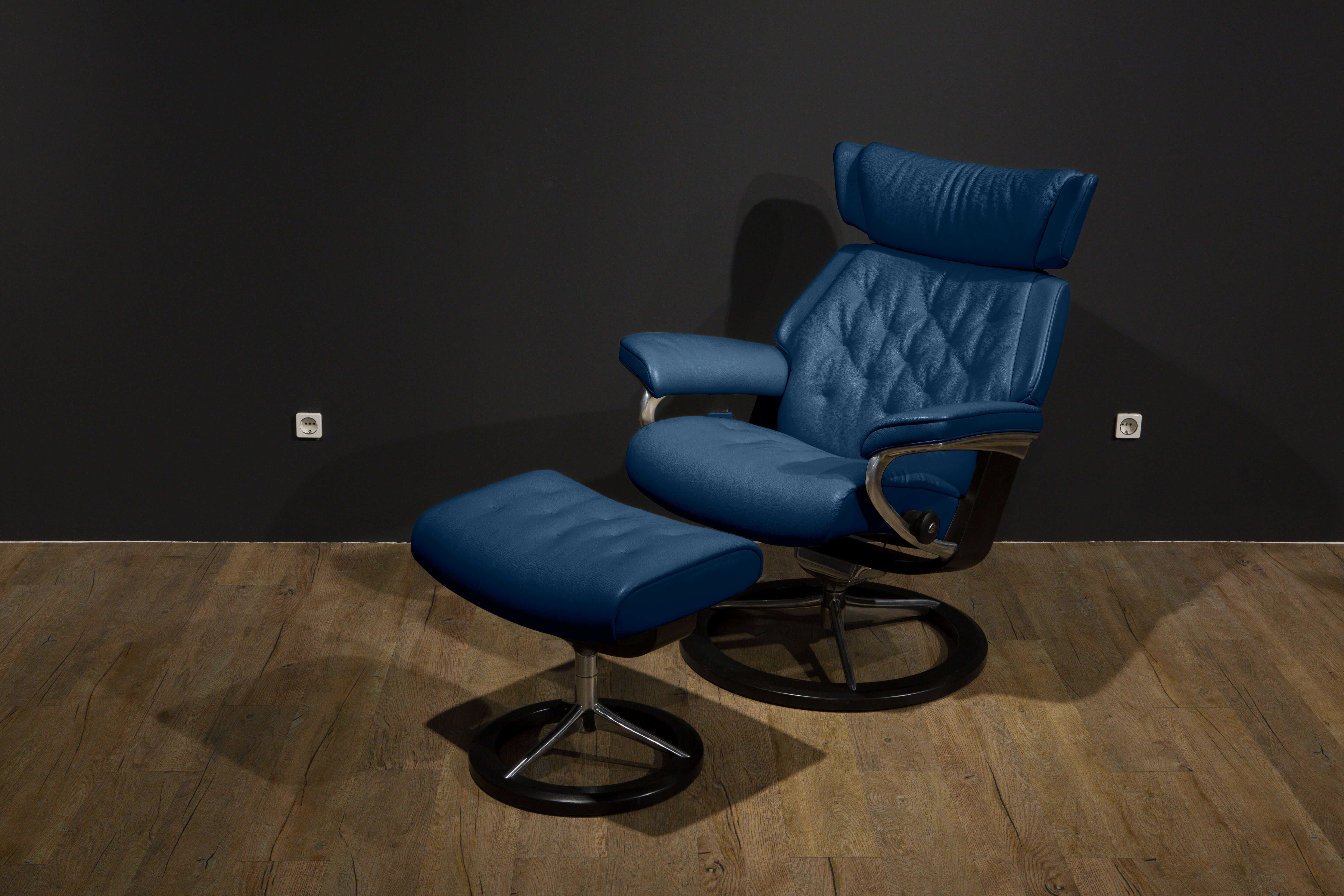 039-02-230_HOHMANN_5D_48585b1940390b4e5 Stressless - Sessel Skyline M Leder Blau Cori Signature mit Hocker - 5