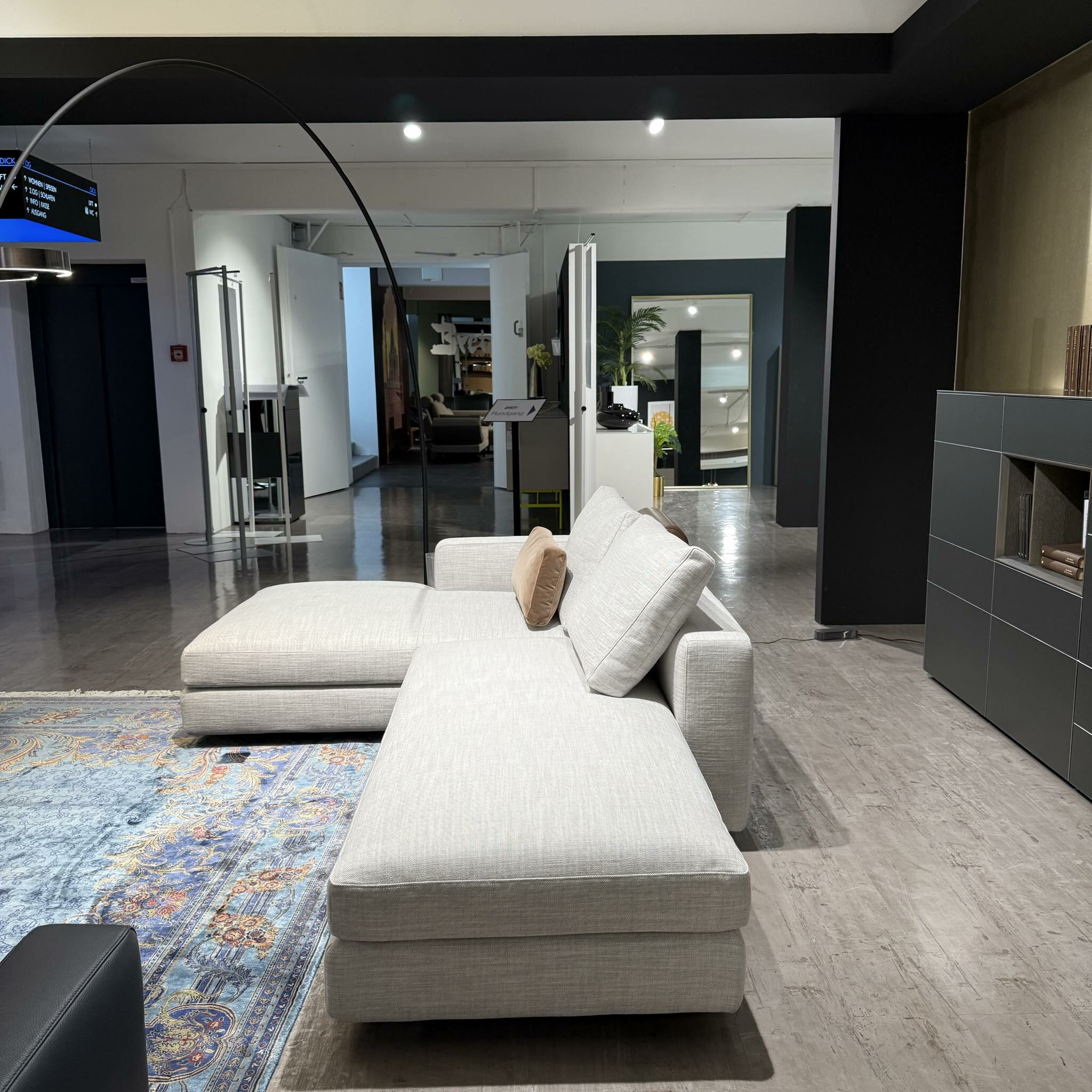 Weibelweibel - Ecksofa Marlo Stoff Gioia Seidengrau mit 3 Kissen und Funktionsrolle - 3