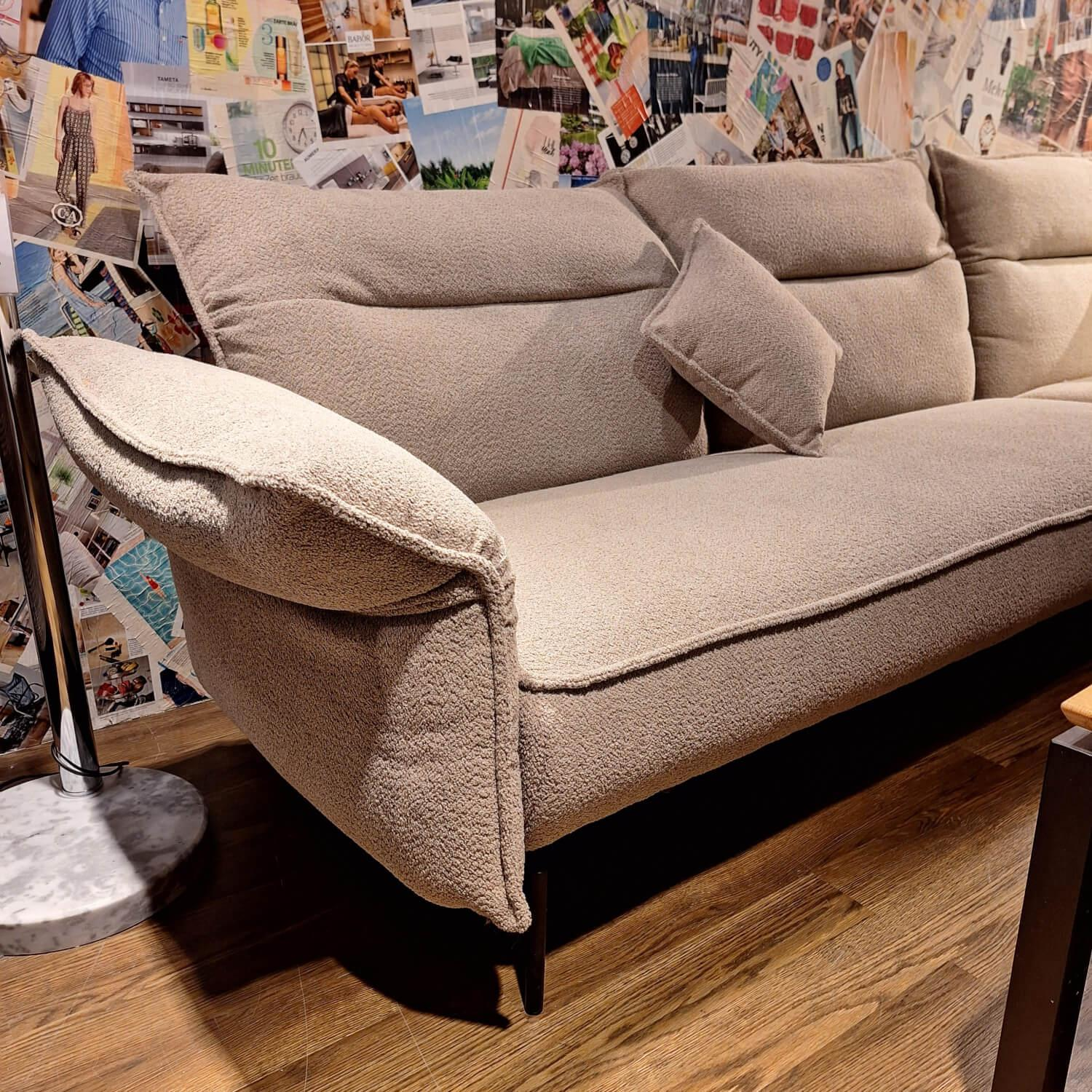 Ecksofa Gamma Bezug Stoff Adam 07 Offwhite Grau Metallfüße Schwarz Mit Klappbaren Armlehnen Und Kopfteilen