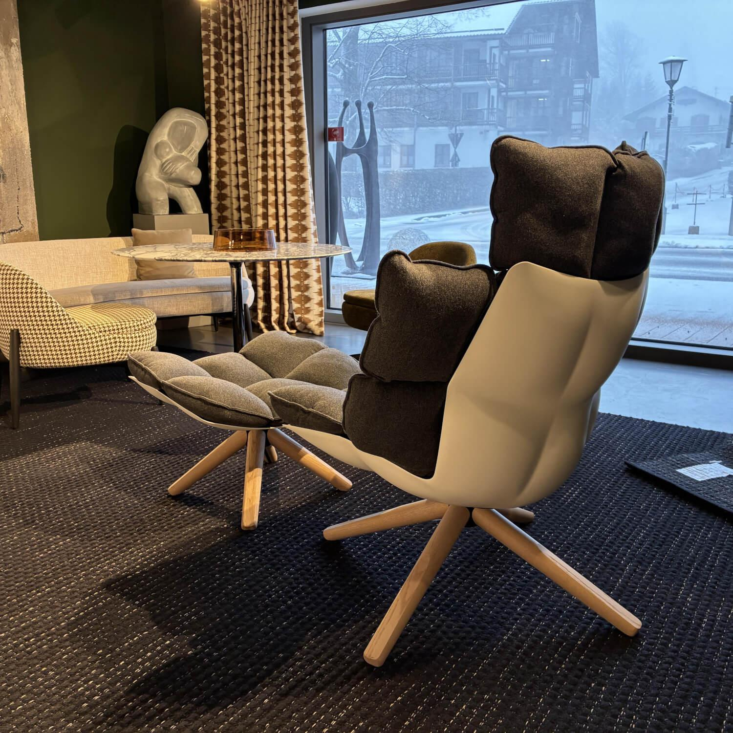 B&B Italia - Sessel Husk Stoff Serra Dunkelgrau 2025255 Schale Weiß Untergestell Eiche Hell mit Hocker - 4