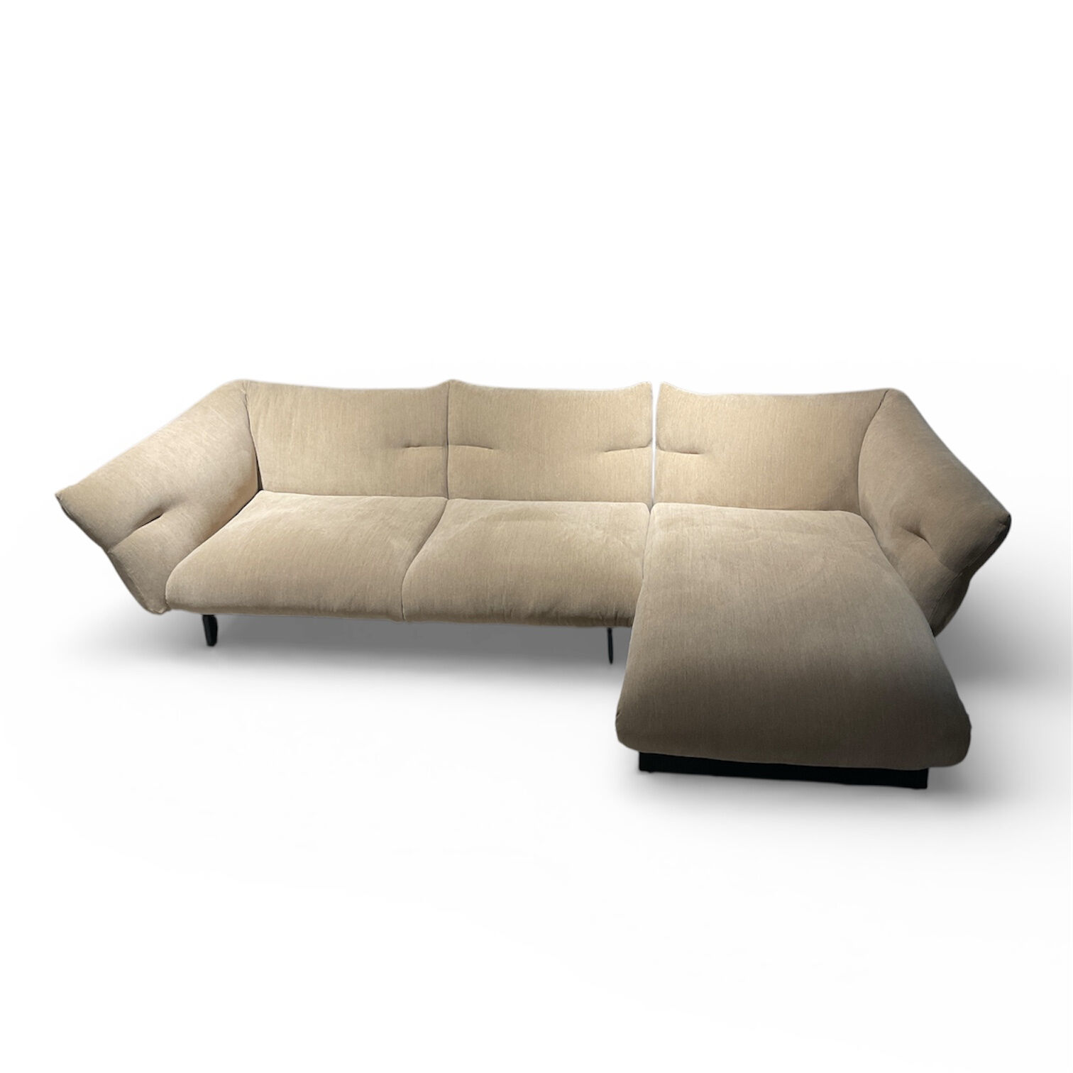 Cassina - Ecksofa Moncloud 568 Stoff Fox Avena 110 Sandfarben Beige Gestell Holz Füße Schwarz - 2