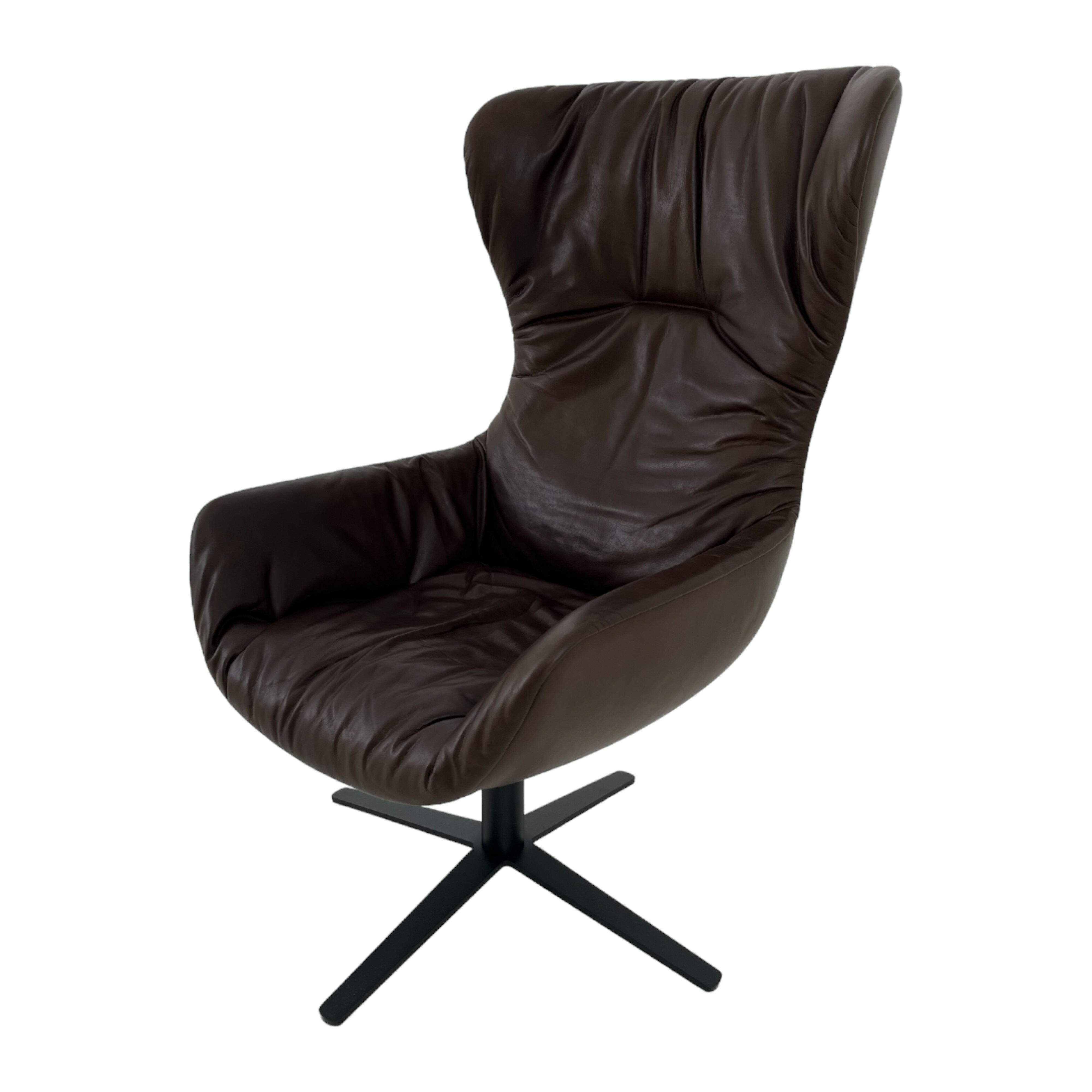 Freifrau - Sessel Leya Cocktail Wingback Stoff Adora 156 Coffee 95008 Braun Fußkreuzgestell Metall Tiefschwarz Mit Gleitern - 1