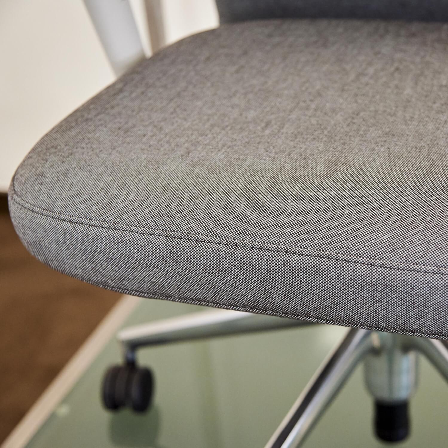 Vitra - Bürostuhl ID Trim L Bezug Stoff Plano Eisengrau Braun Rahmen Basic Dark Fünfsternfuß Aluminium Poliert Mit Rollen Inklusive Kopfstütze Bezug Leder Farbe Dimegrey Grau - 6