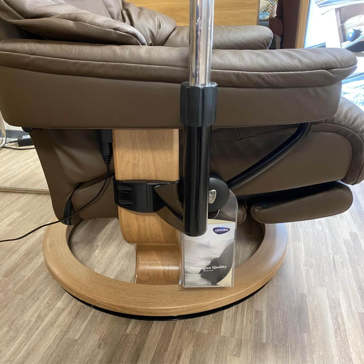 Stressless - Stressless Sessel Reno L Leder Paloma Chestnut Classic Eiche Power Leg mit Multifunktionstisch Whitewash - 2