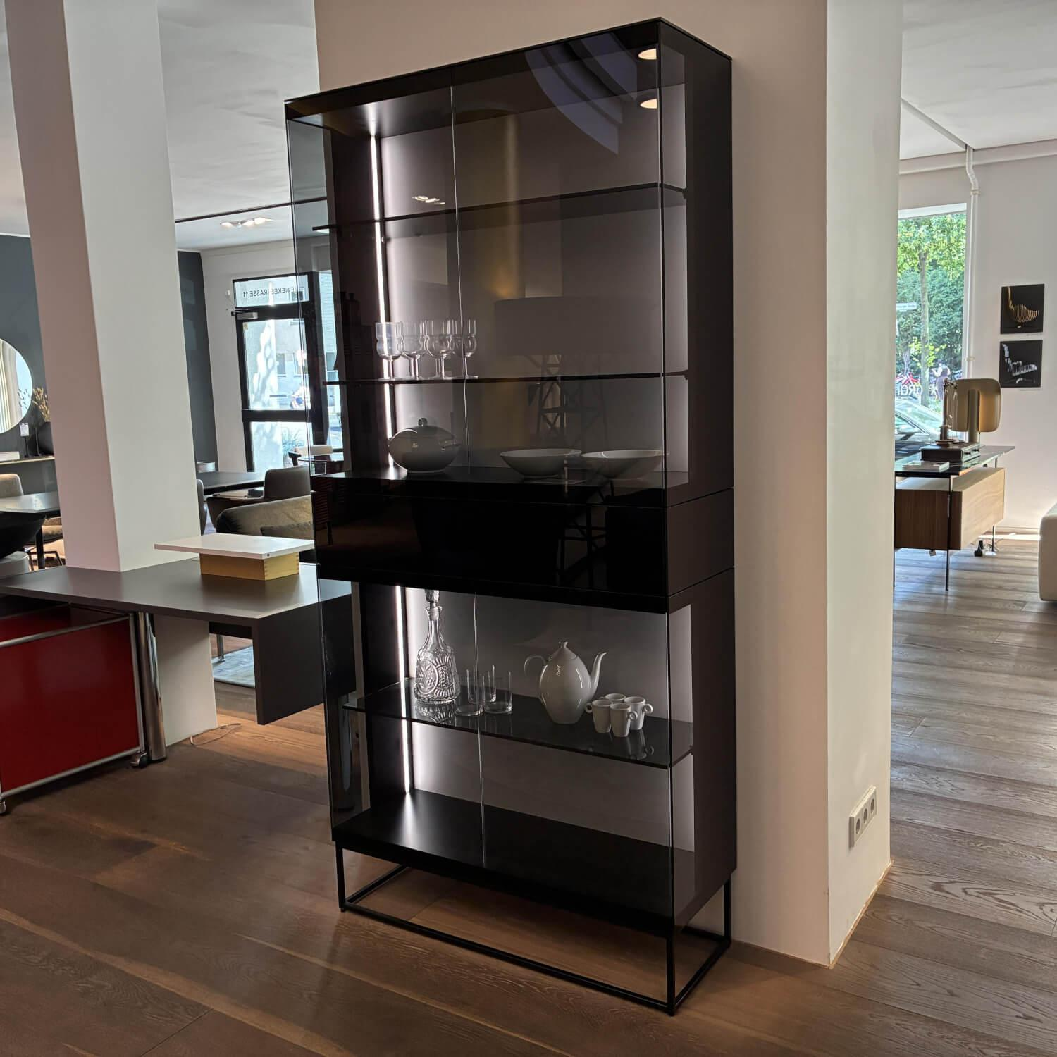 Kettnaker - Vitrine Soma Rauchglas Und Schwarzglas Gittergestell Schwarz Mit Beleuchtung - 3