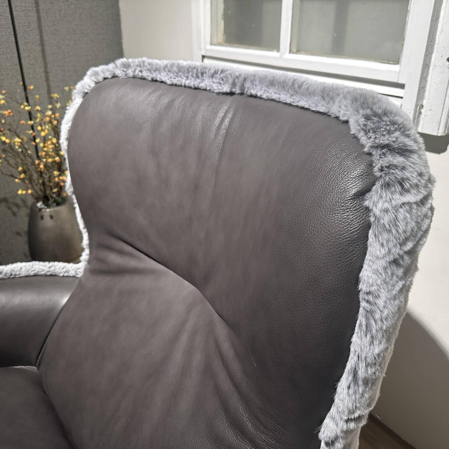 Paul Lindberg - Sessel Minu Sitzfläche Leder Elegance Anthrazit Rücken Webpelzbezug Eisbär Grey Grau Füße Schwarz Pulverbeschichtet Mit Hocker - 6