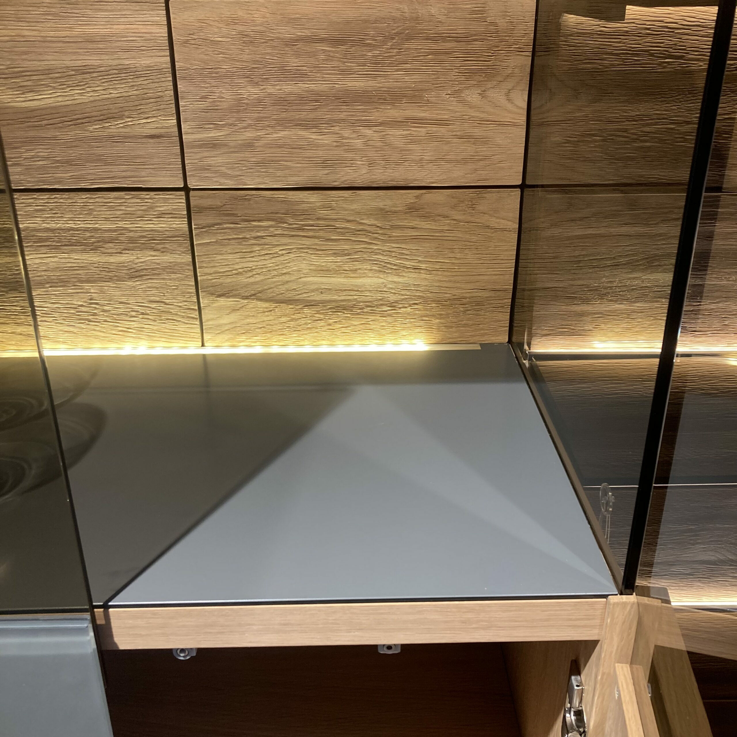 Voglauer - Wohnkombination V-Montanara Wildeiche Geölt Glas Montegrau mit LED-Beleuchtung - 7