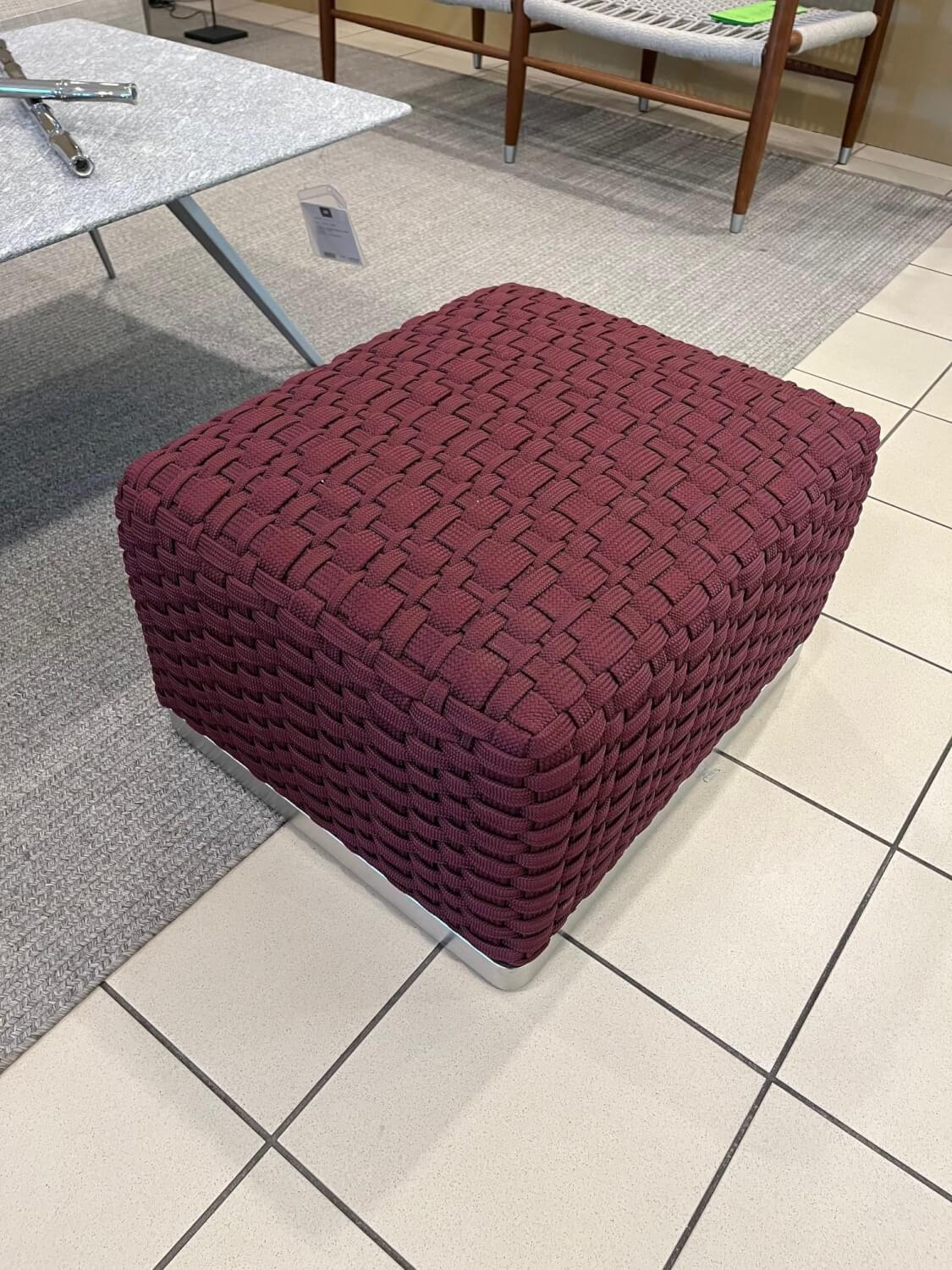 Flexform - Outdoor Flechthocker Phuket Geflecht Kordel Bordeaux 8002 Rot Basis Aluminium Elektropoliert - 4