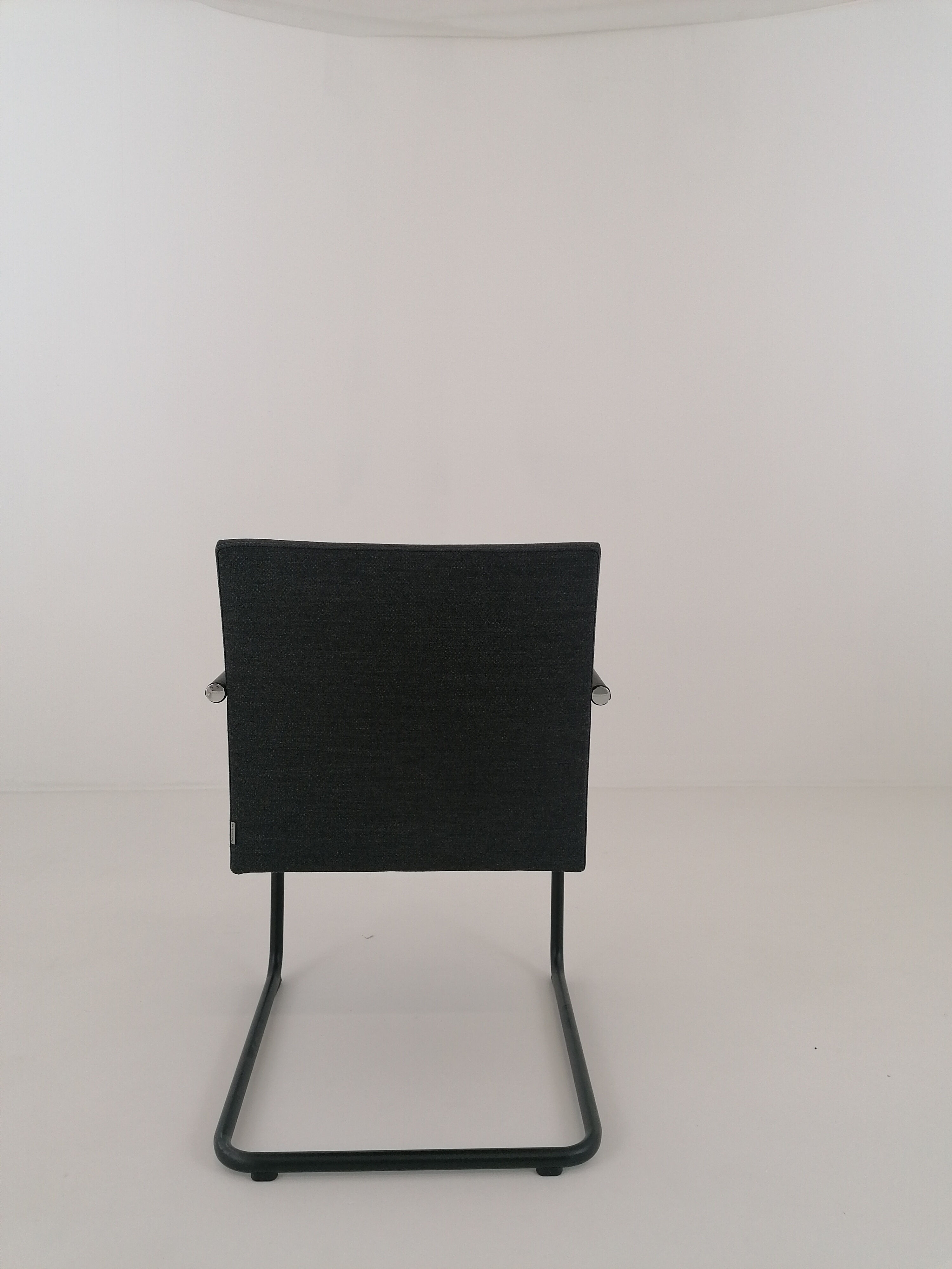 Walter Knoll - Freischwinger George Stoff Gabriel Crisp 4013 Schwarz Gestell Schwarz Pulverbeschichtet Mit Kunststoffgleitern - 4