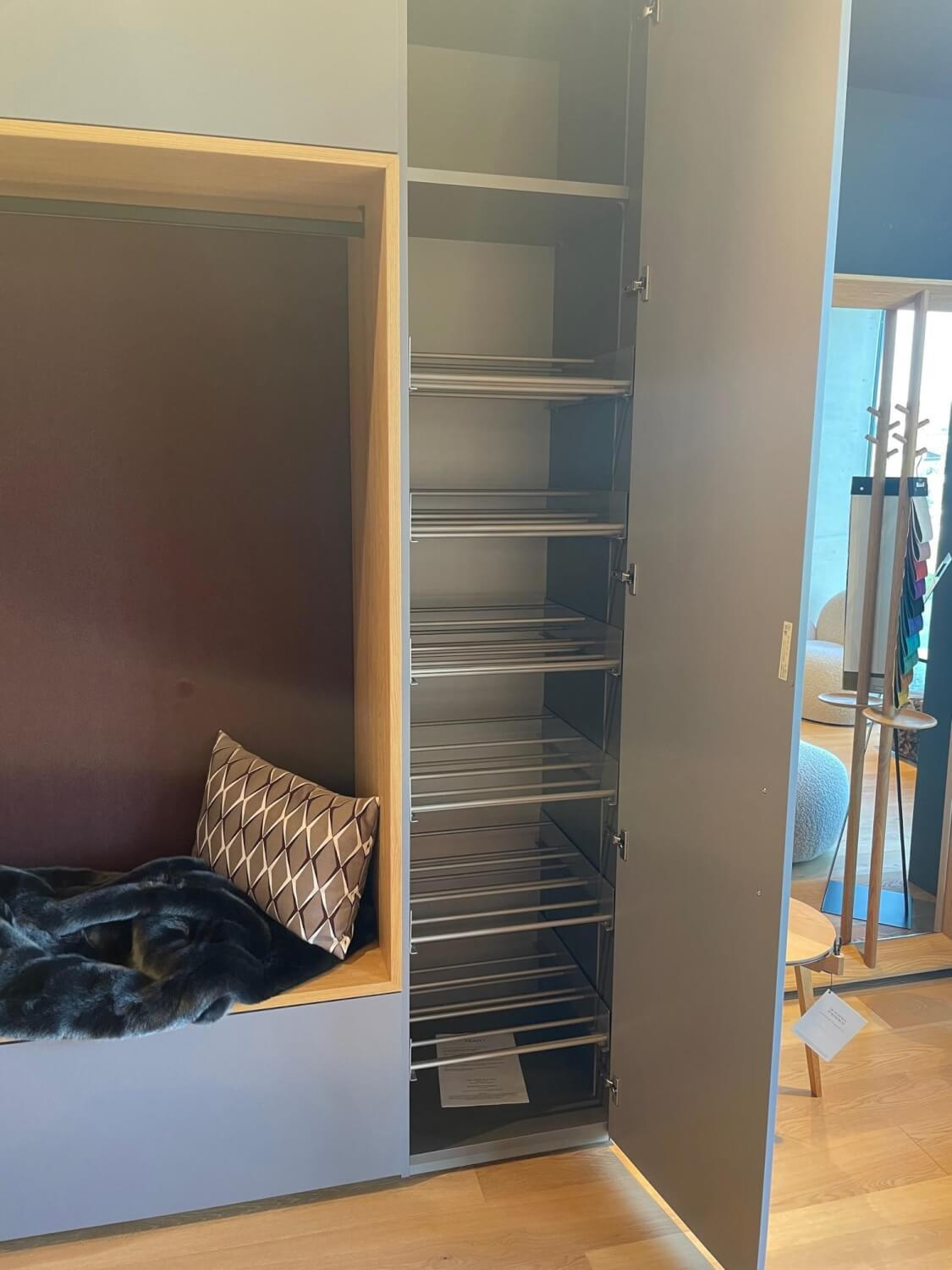 Interlübke - Garderobe Base Change In Eiche Massiv Natur Geölt Sitznische Flintgrau Lackiert Korpus Silbergrau Metallic Lackiert Rückwandbezug Stoff JAB CA1476/012 - 2