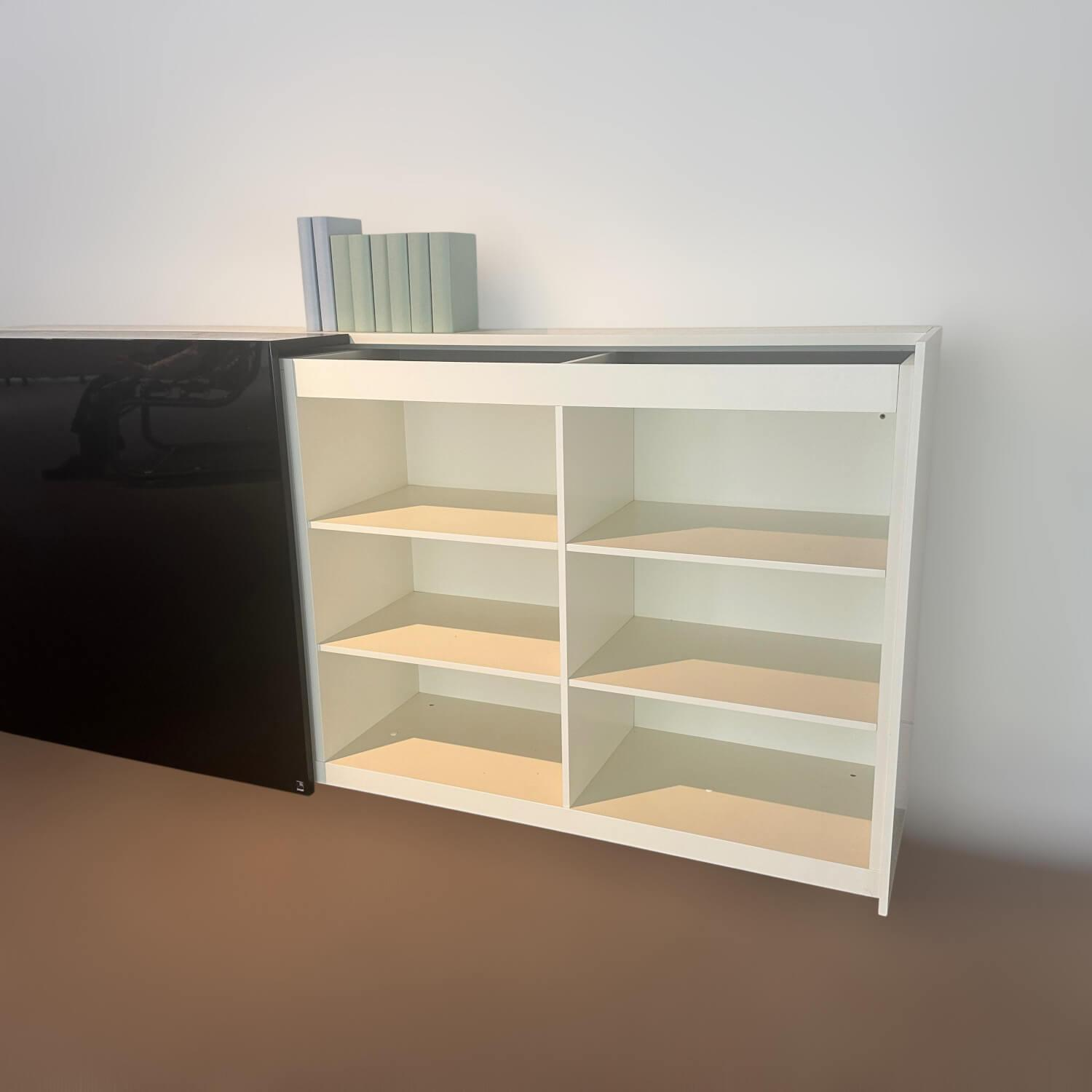 WK Wohnen - Sideboard WK Lack Weiß Schiebetüre Schwarz Hochglanz - 3