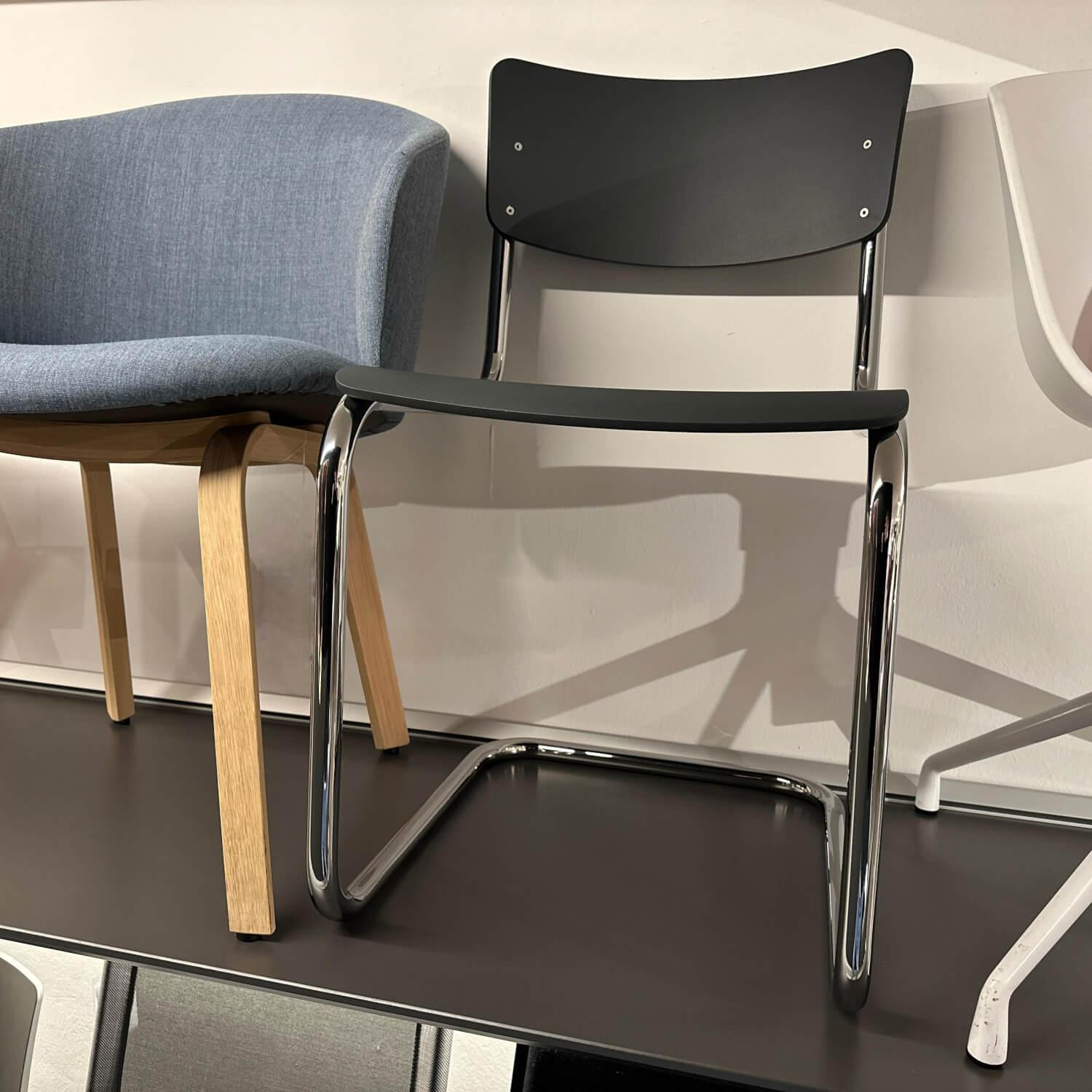Thonet - Freischwinger Stuhl S43 Sitz Und Rücken Strukturlack Matt Anthrazit Gestell Stahl Hochglanz Verchromt - 3