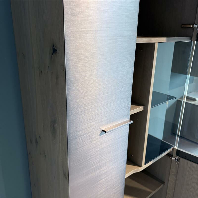 Voglauer - Vitrine V-Galvino Rustikale Asteiche Schwemmholz Grau Lackiert Metallakzent Dark Galvano Anthrazit Inklusive Beleuchtung - 2
