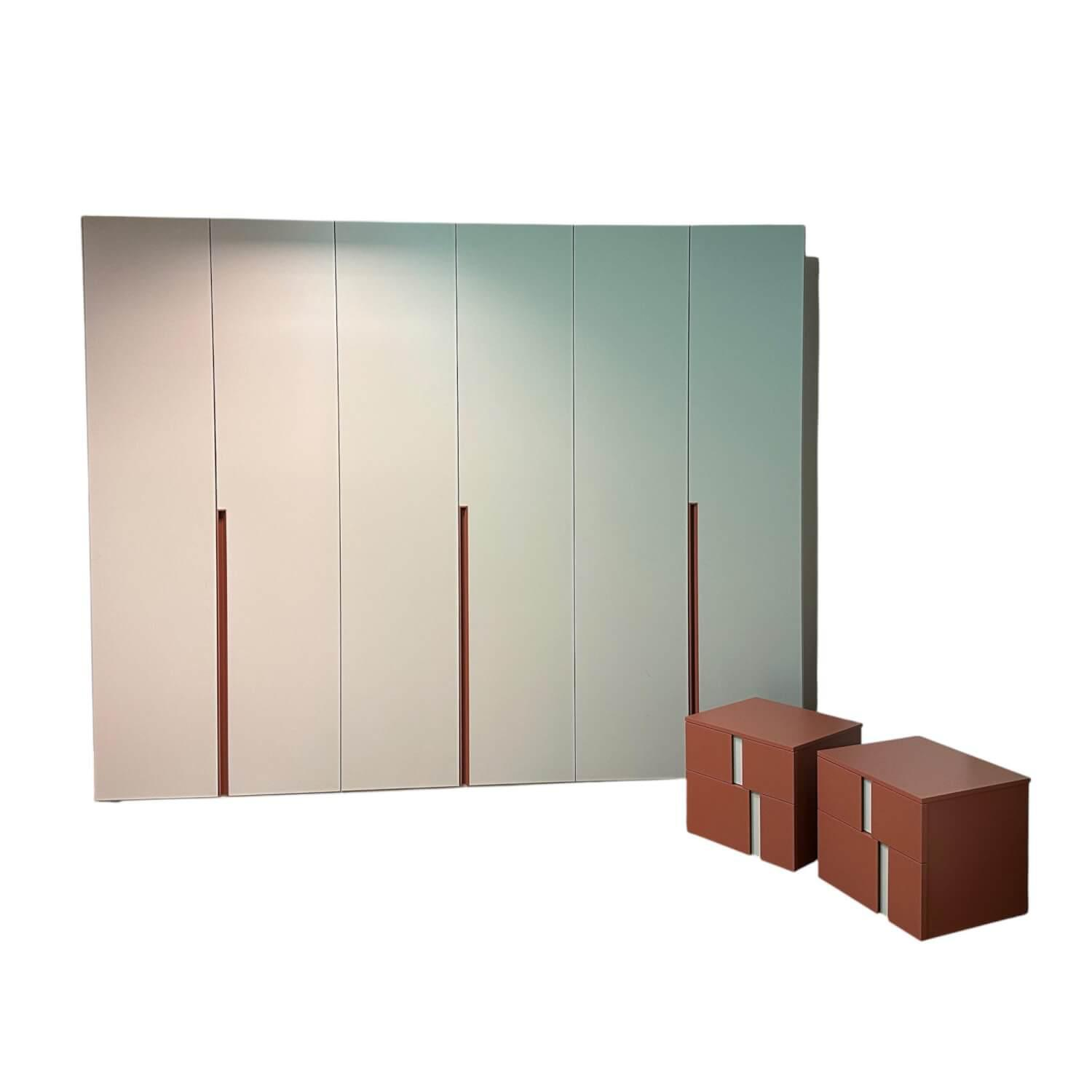 Tomasella - Drehtürenschrank Contur Loretto Tür Lack Doris OC 173 Ghiaccio Grau Weiß Mit Nachtkästchen Athena Lack Rubino Rot Braun - 1