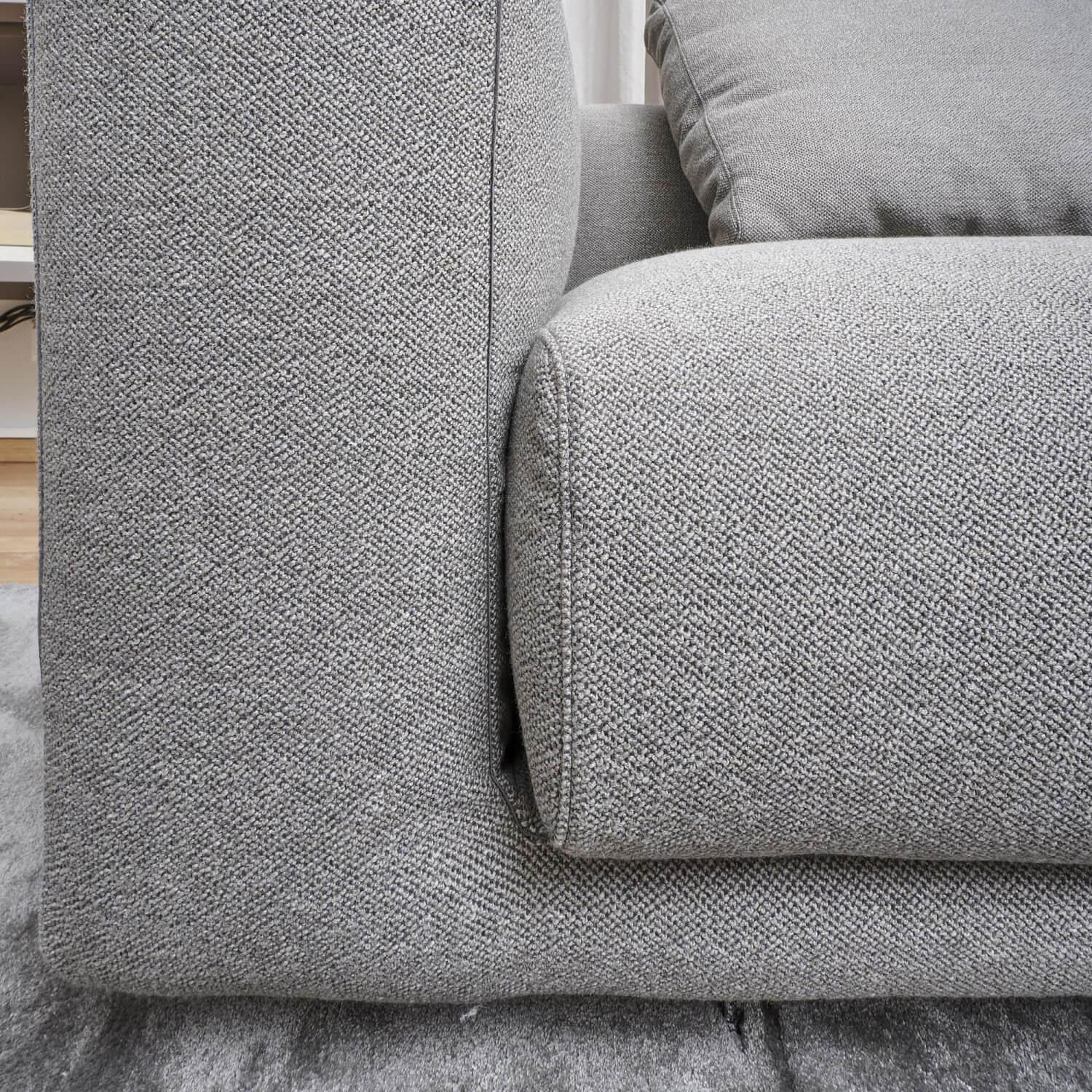 COR - Sofa Moss Stoff 8079 Aschgrau Grau Paspel 16 Dunkelgrau Füße Verchromt Mit 2 Rückenkissen - 3