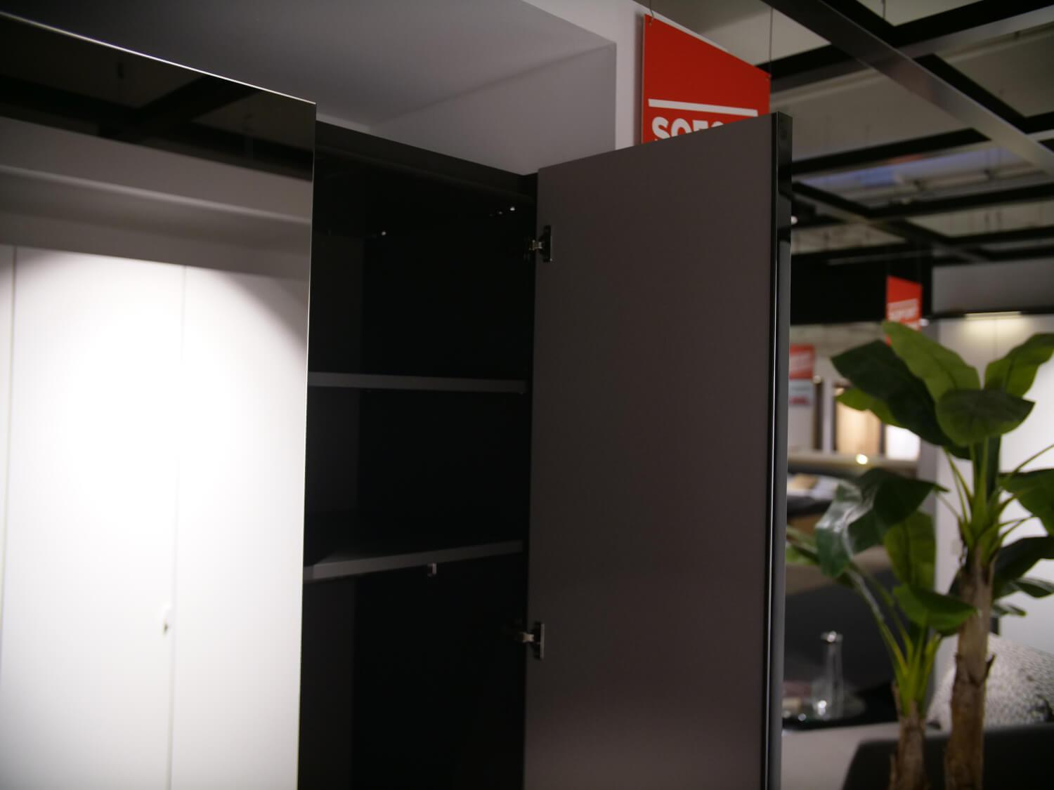 Hülsta - Kleiderschrank Mit Drehtüren Multi Forma II Lack Taupe Griffleiste Chrom Glänzend - 4