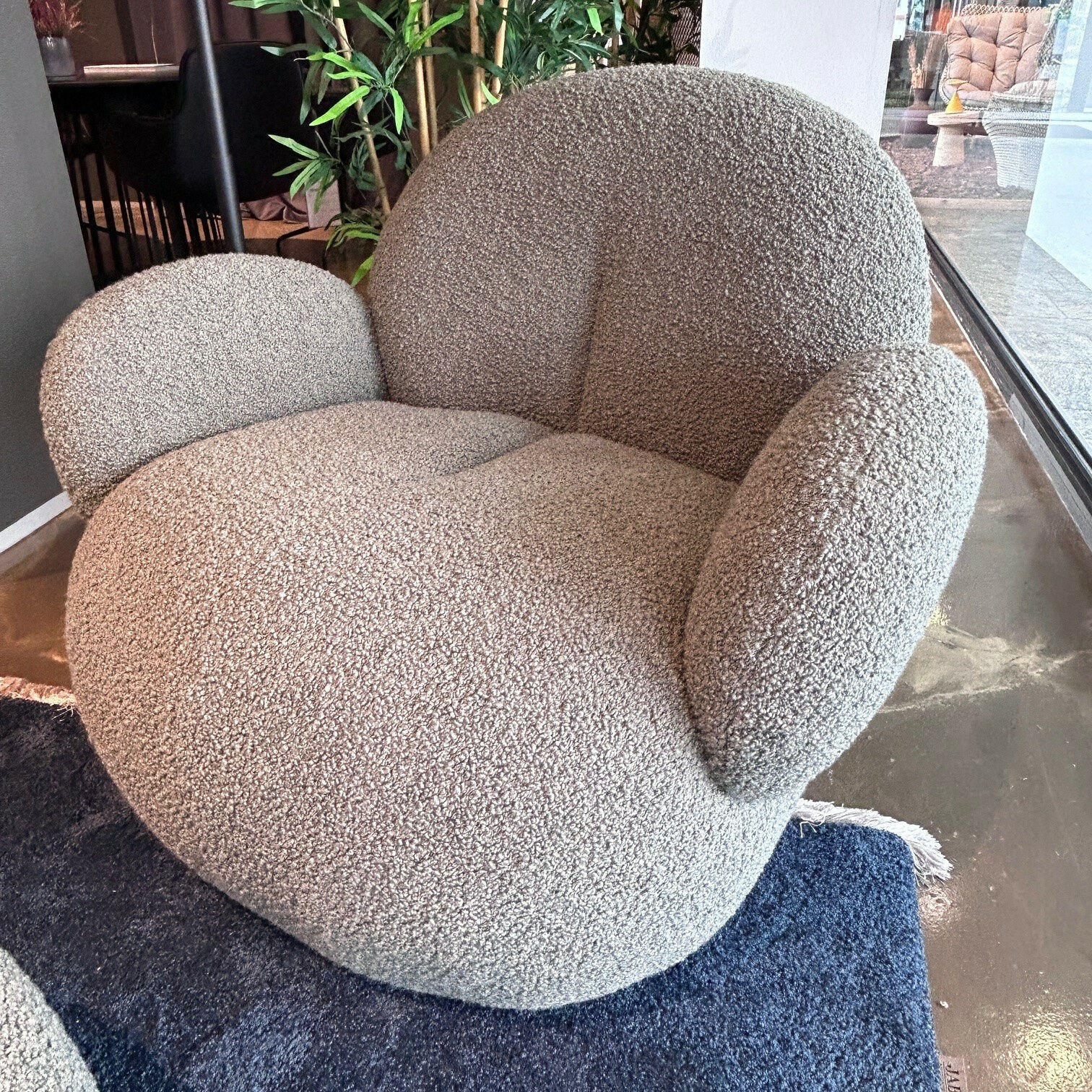 Freifrau - Loveseat Nana Stoff Nimbus Boucle Loden mit Hocker - 5