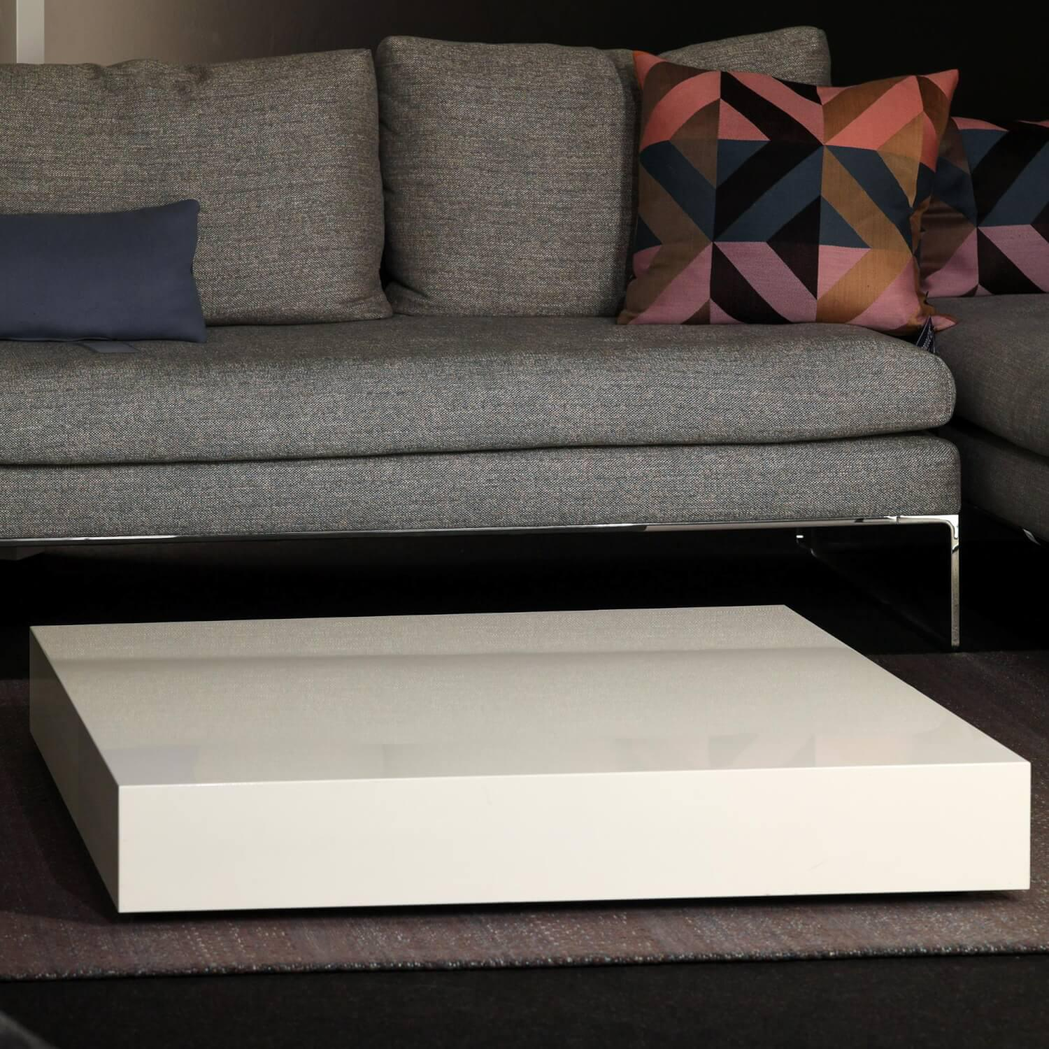 Cassina - Couchtisch Note Niedrig Mit Rollen Lack Glänzend Weiß Und Brücke Aluminium Eloxiert - 3