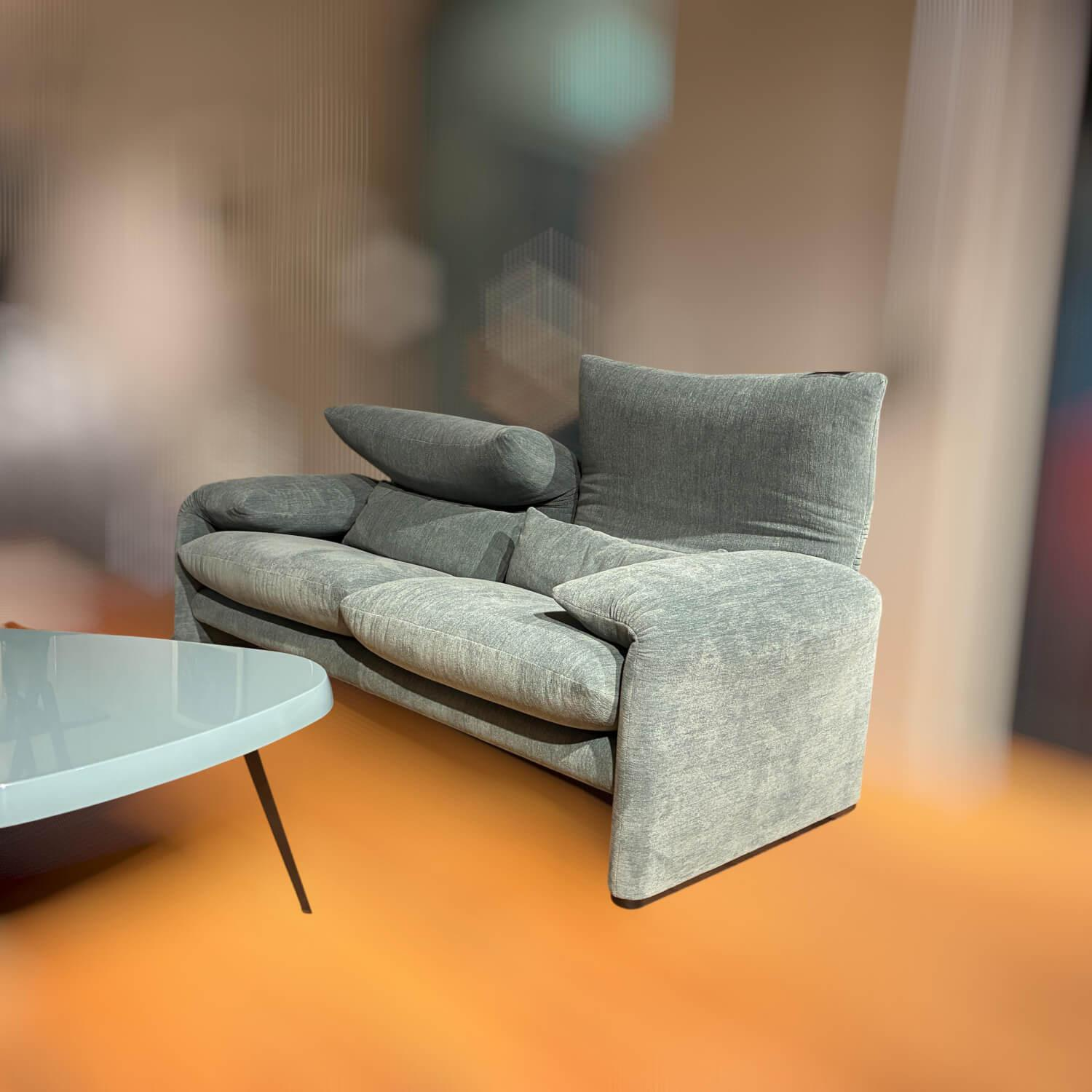 Cassina - Sofa Maralunga 2-sitzig Stoff Fox 13FF14 Salvia Salbei Grün Mit Höhenverstellbarer Kopfstütze - 5