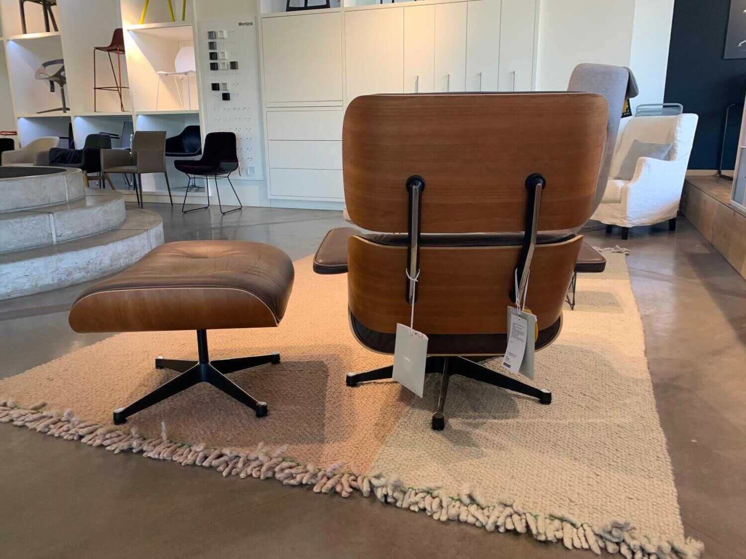 Vitra - Lounge Chair Leather Natural Chocolate 68 American Walnut New dimensions with Ottoman - 3