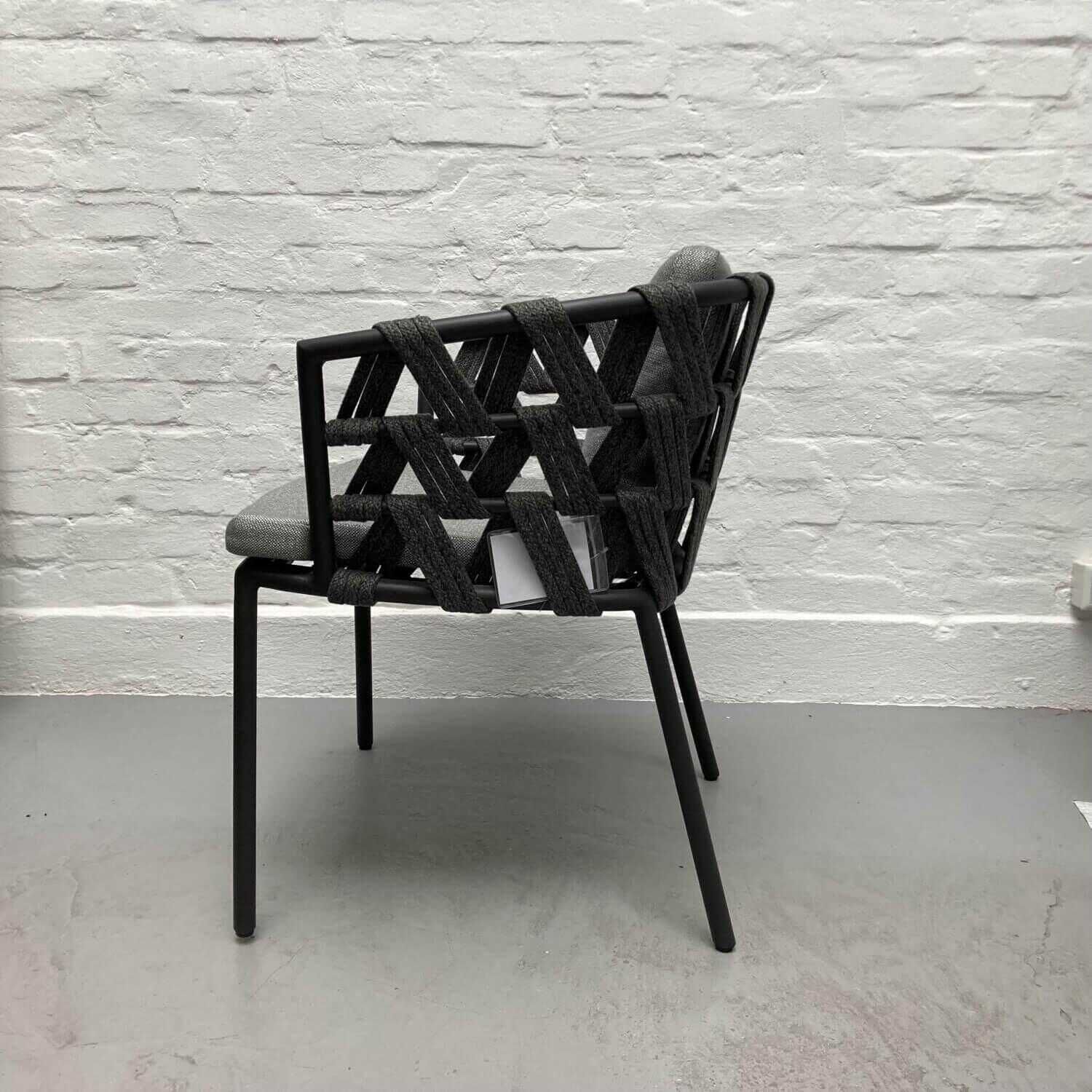 Stuhl Leo Dining Chair Lava mit Sitz- und Rückenkissen Stoff Savanne Zink